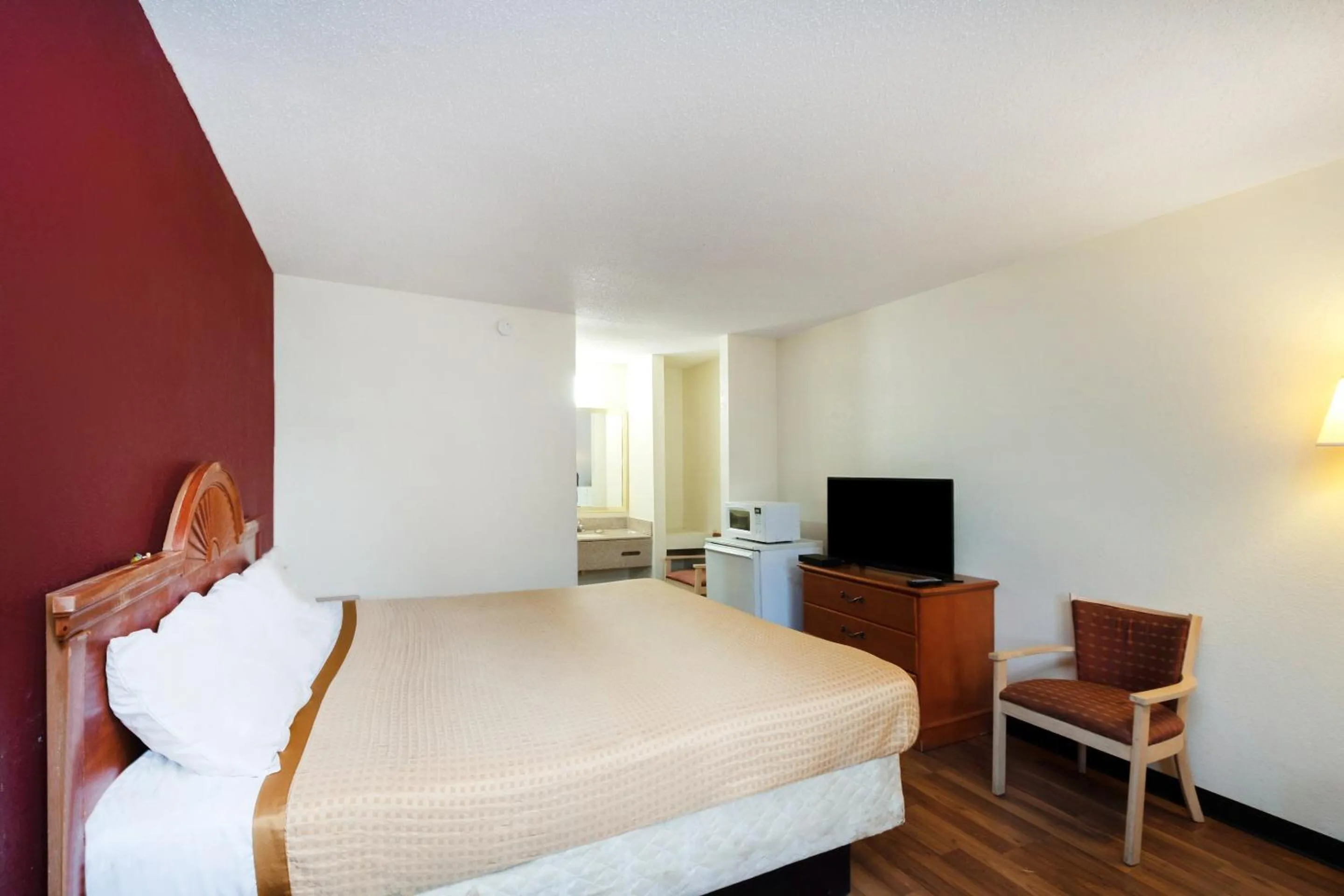 Bedroom in OYO Hotel Manning SC