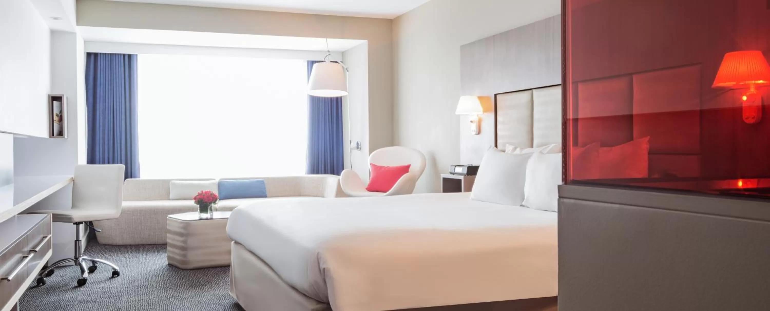 Decorative detail, Bed in Novotel Montreal Center