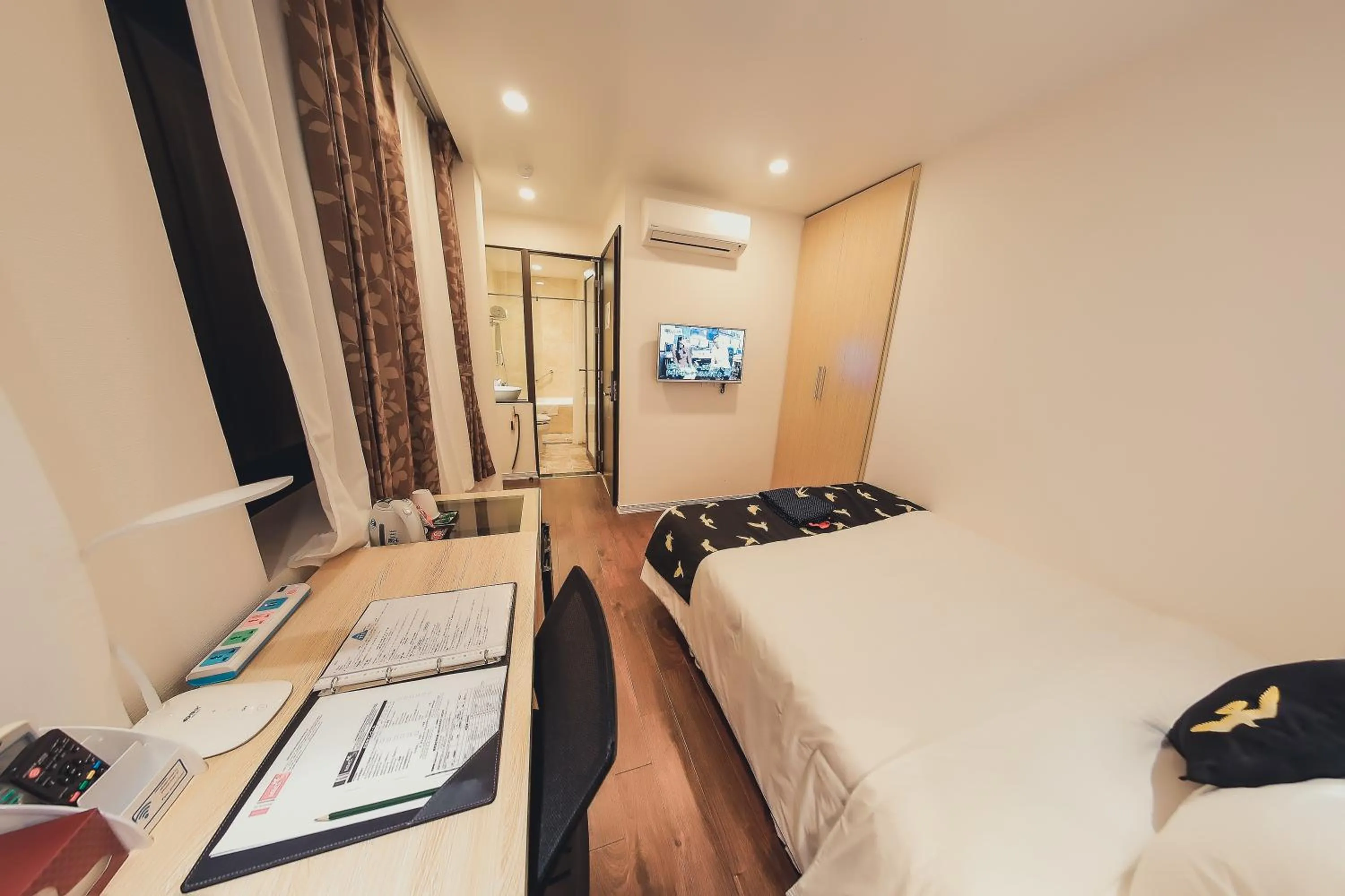 Bed in Momizi Business Hotel