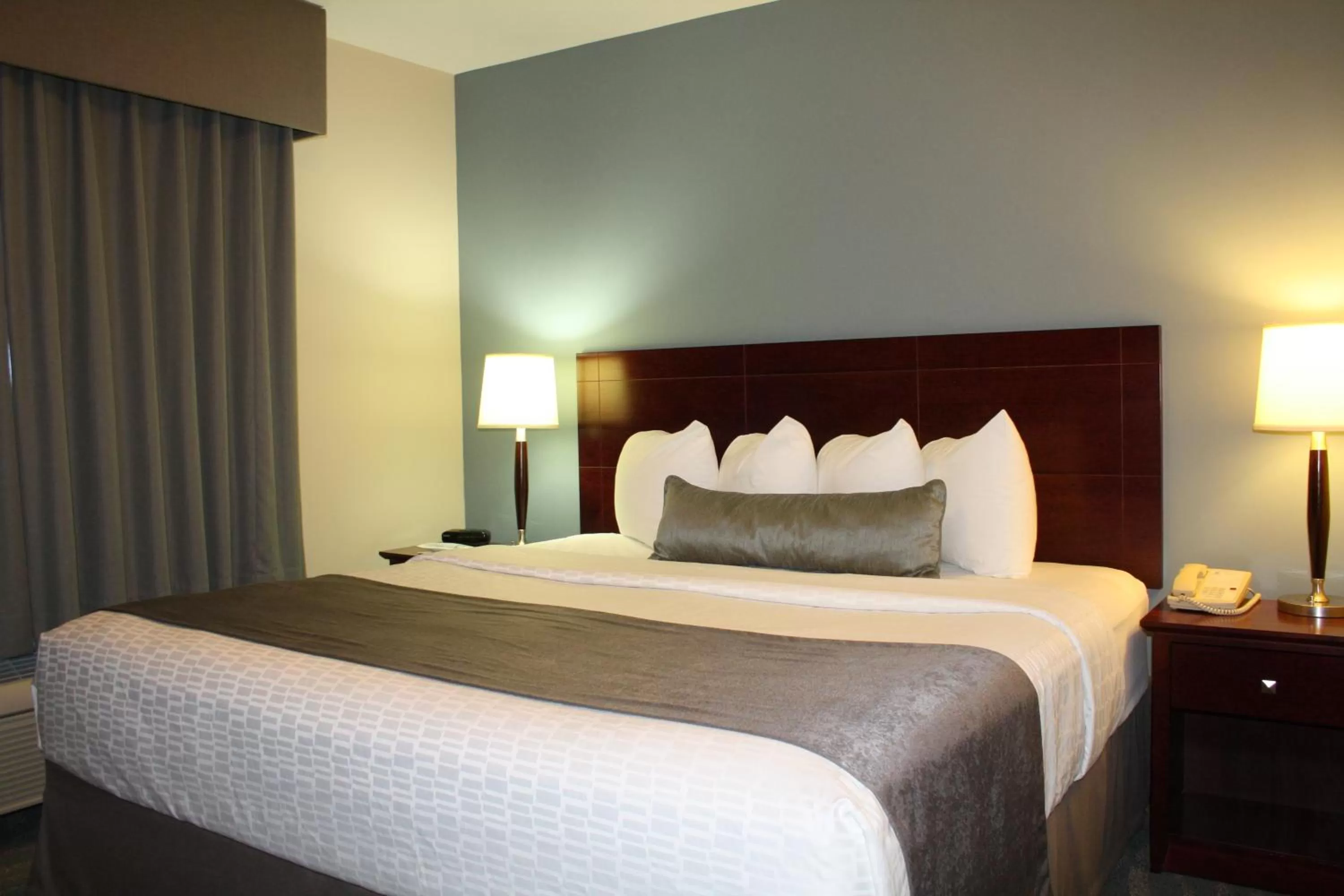 Bedroom, Bed in Best Western Rocky Mountain House Inn & Suites