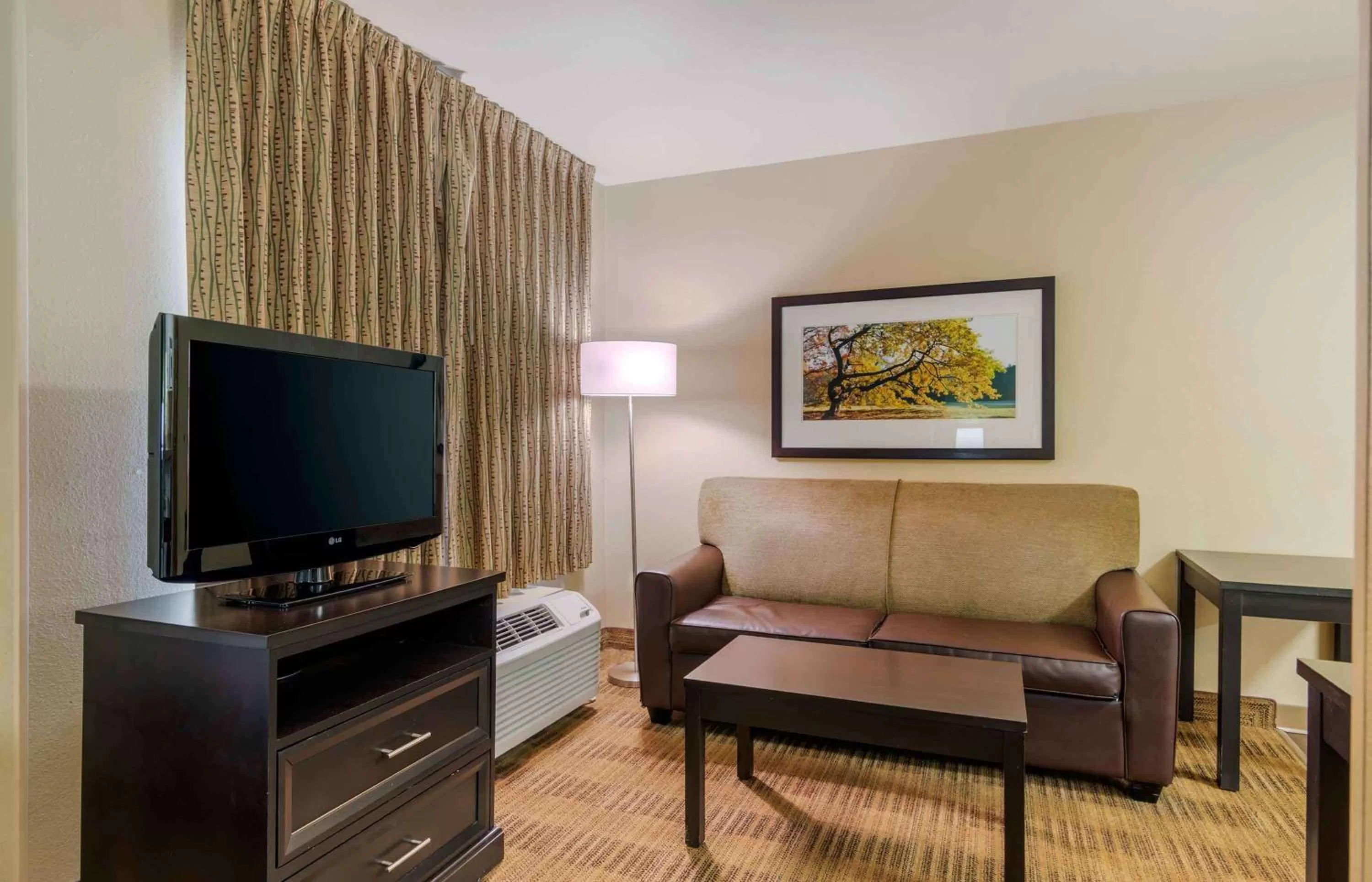 Bedroom in Extended Stay America Select Suites - Atlanta - Buckhead