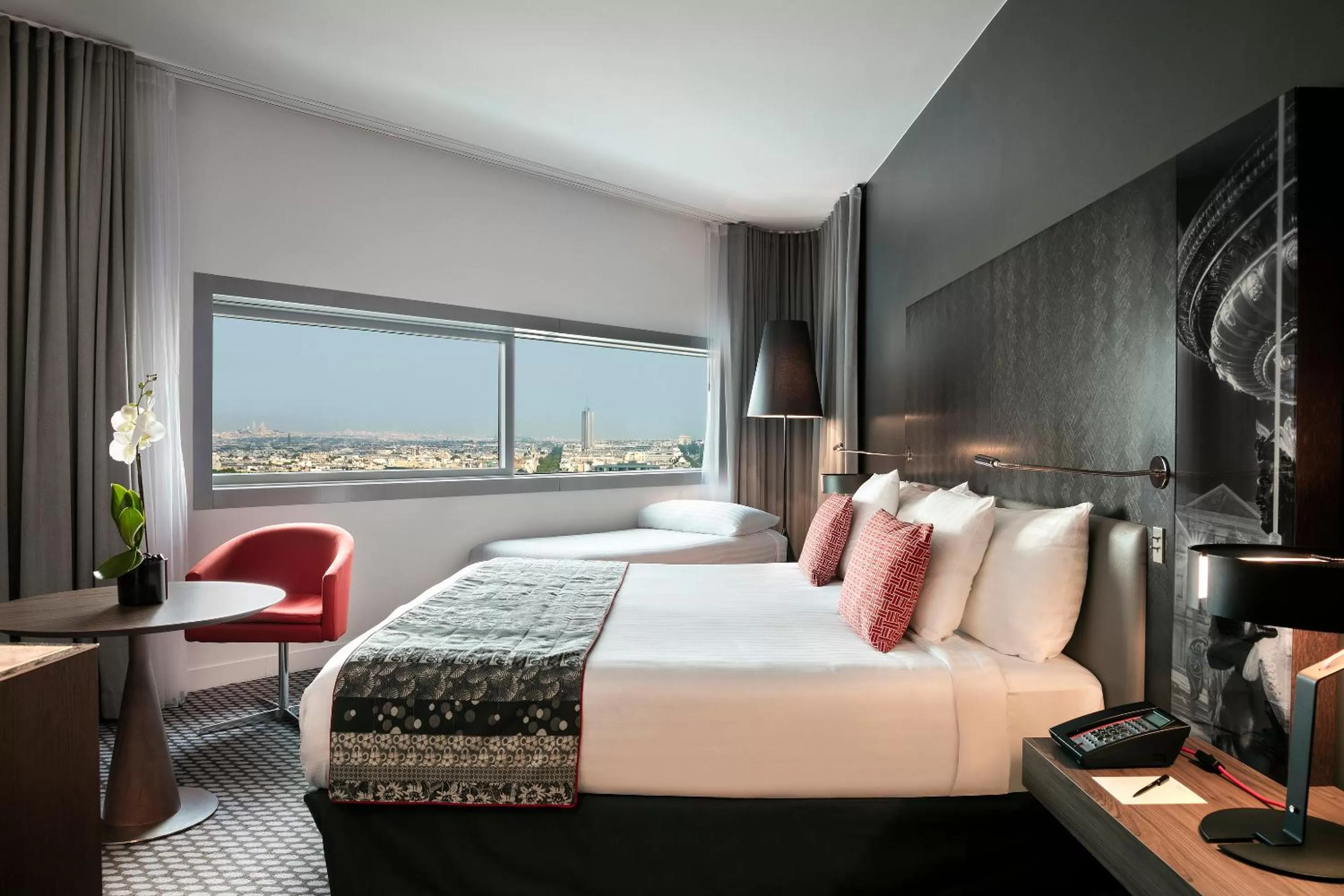 Bedroom, Bed in Melia Paris La Defense