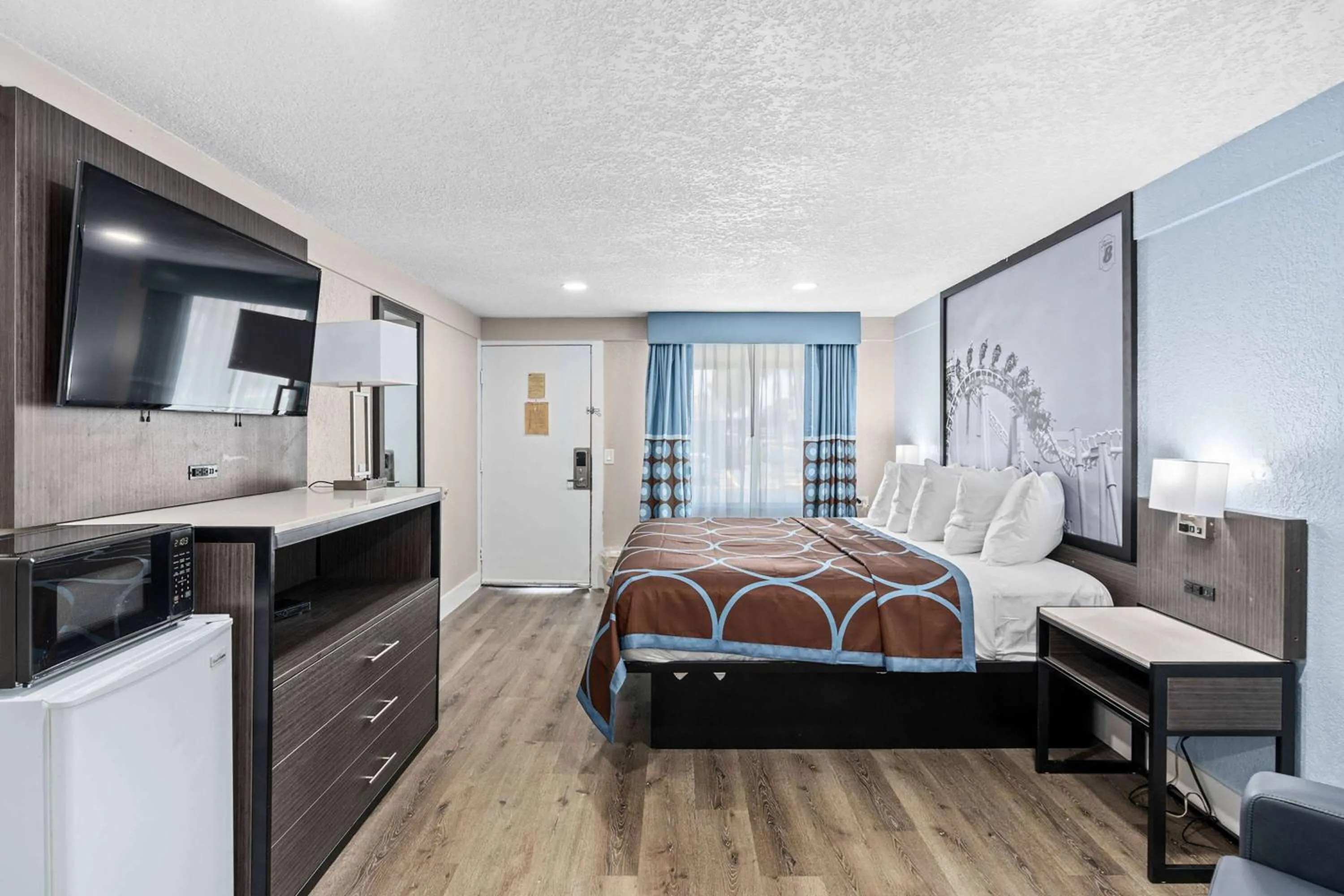 Photo of the whole room, Bed in Super 8 by Wyndham Kissimmee-Orlando