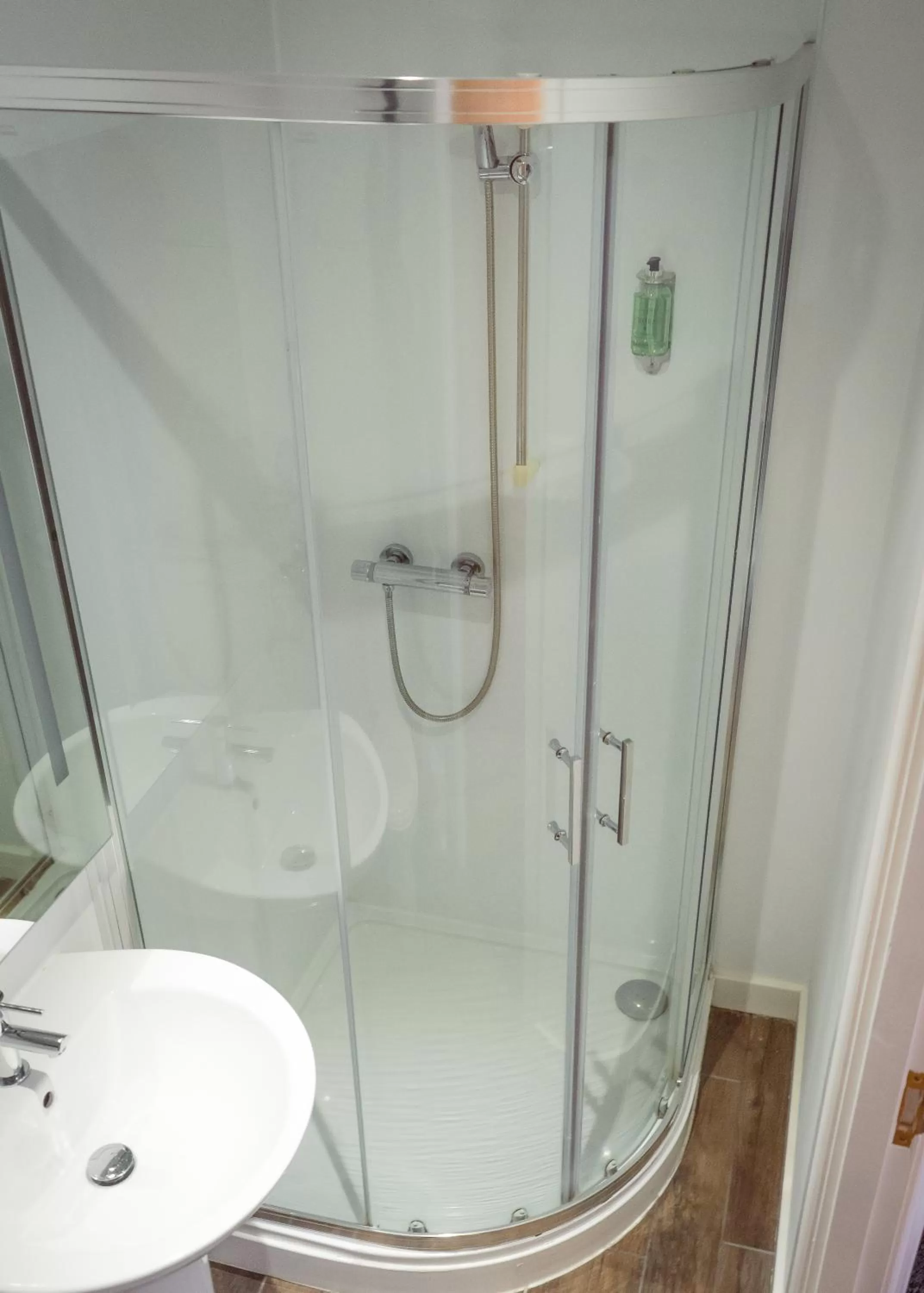 Shower in Firth Hotel & Restaurant
