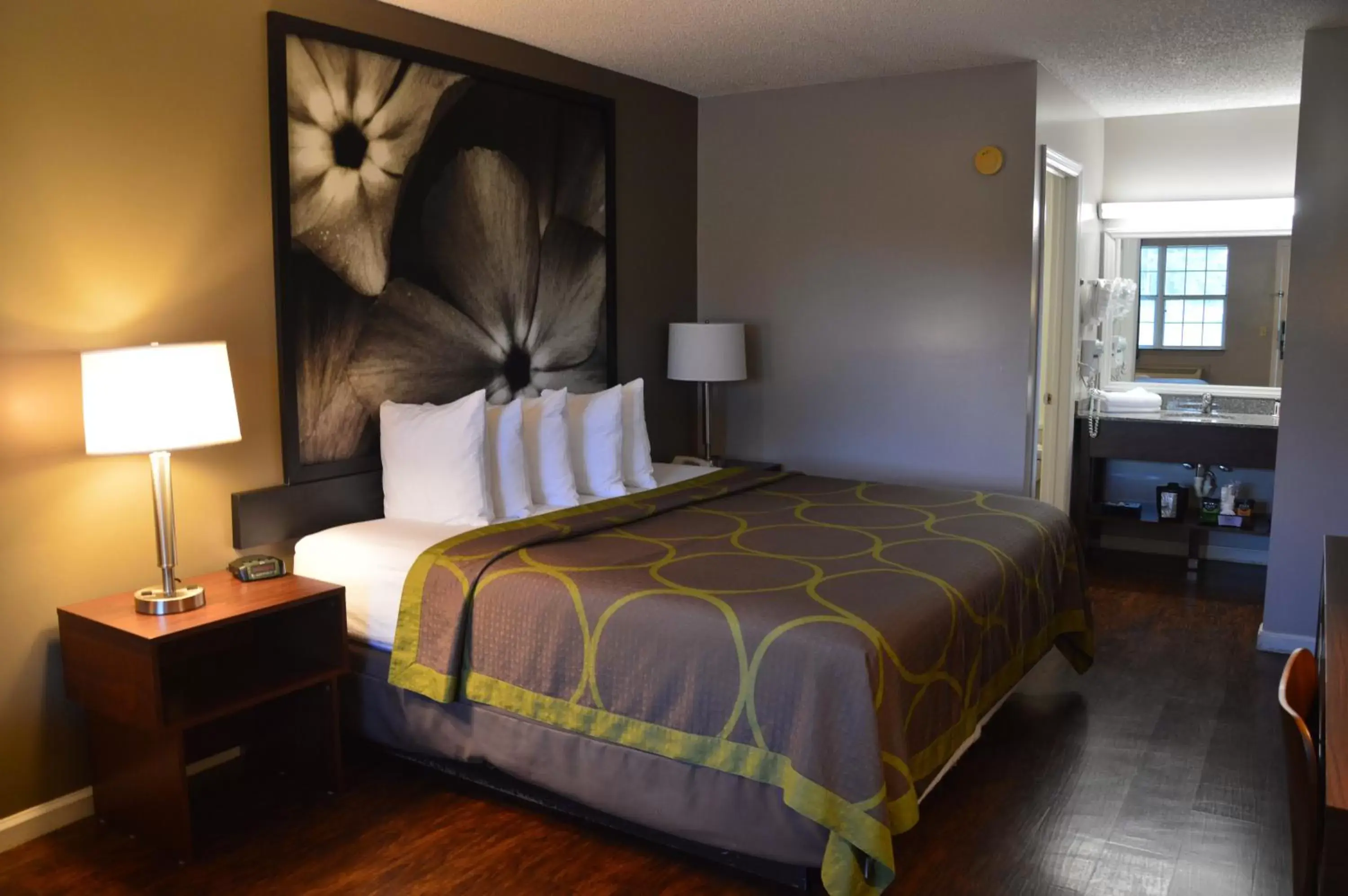 King Room - Non-Smoking in Super 8 by Wyndham Madison King Room - Non-Smoking in Super 8 by Wyndham Madison