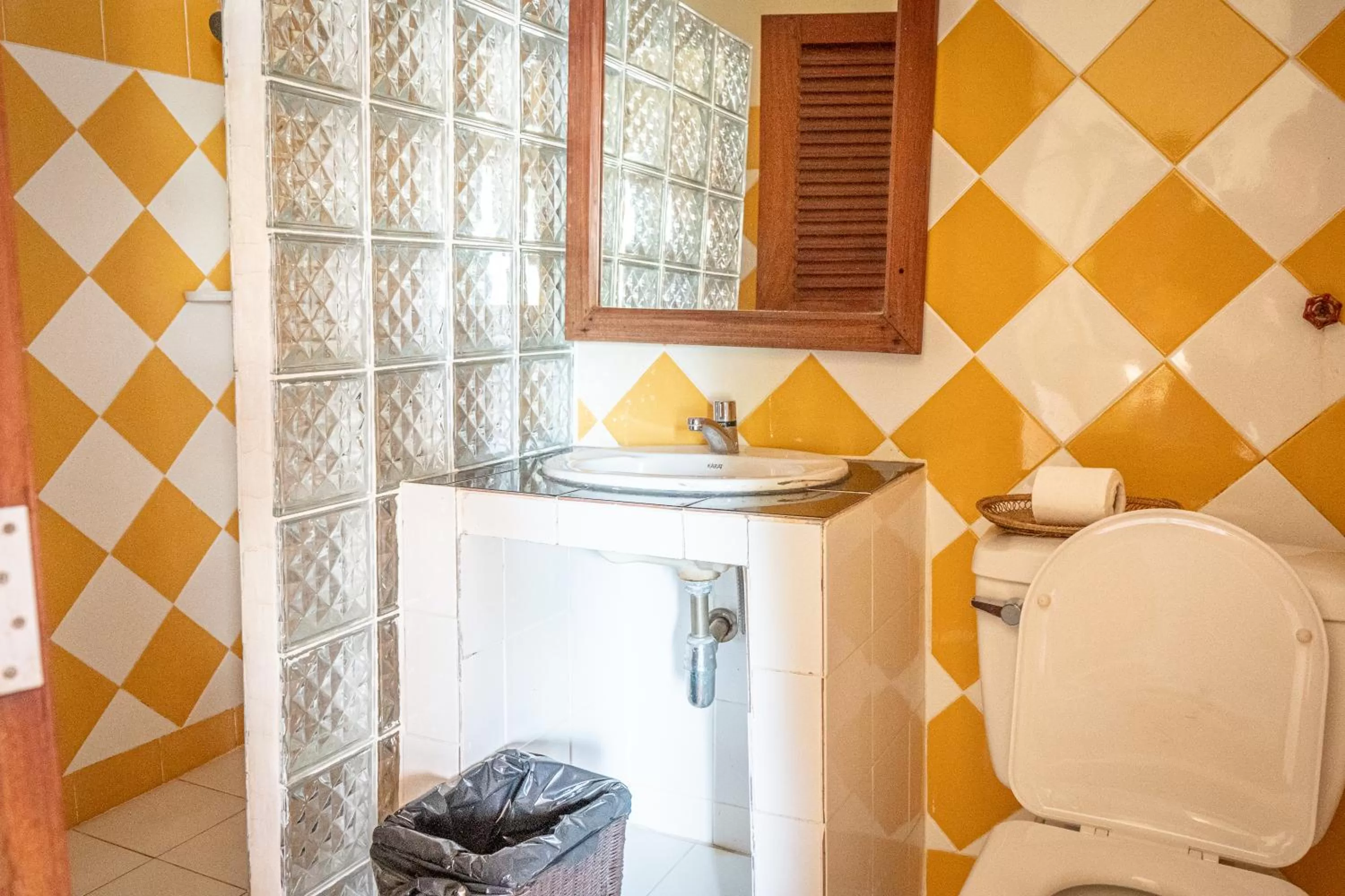 Bathroom in DEN HOTEL TOTONOU SIEM REAP