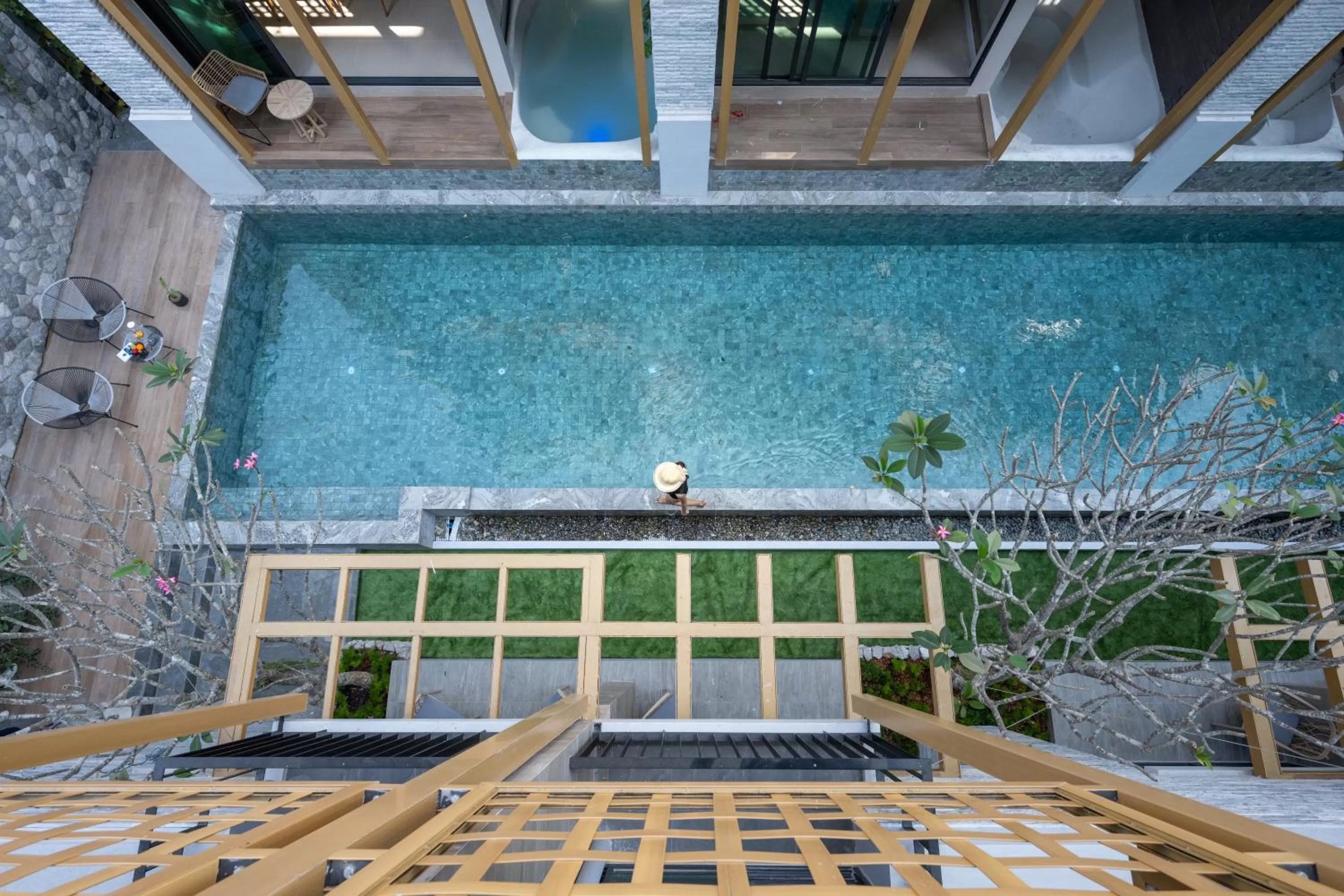 Swimming pool in SHAN Villas Sukhumvit ฌานวิลล่า สุขุมวิท