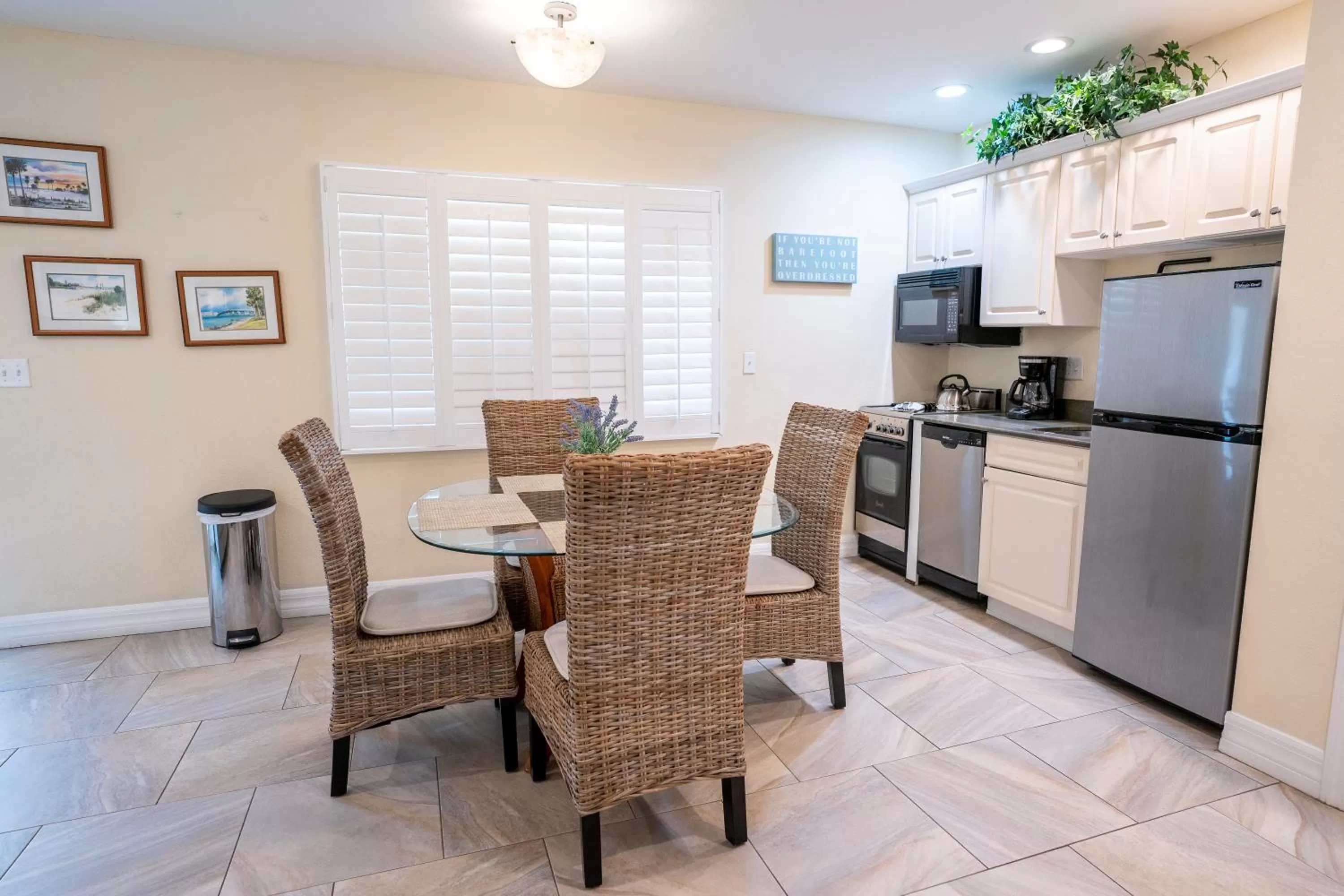 Kitchen or kitchenette in The Capri at Siesta