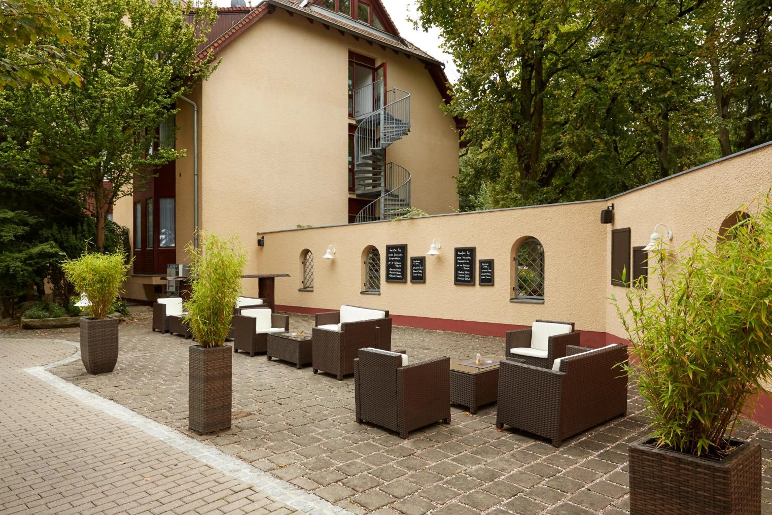 Patio in H+ Hotel Nürnberg