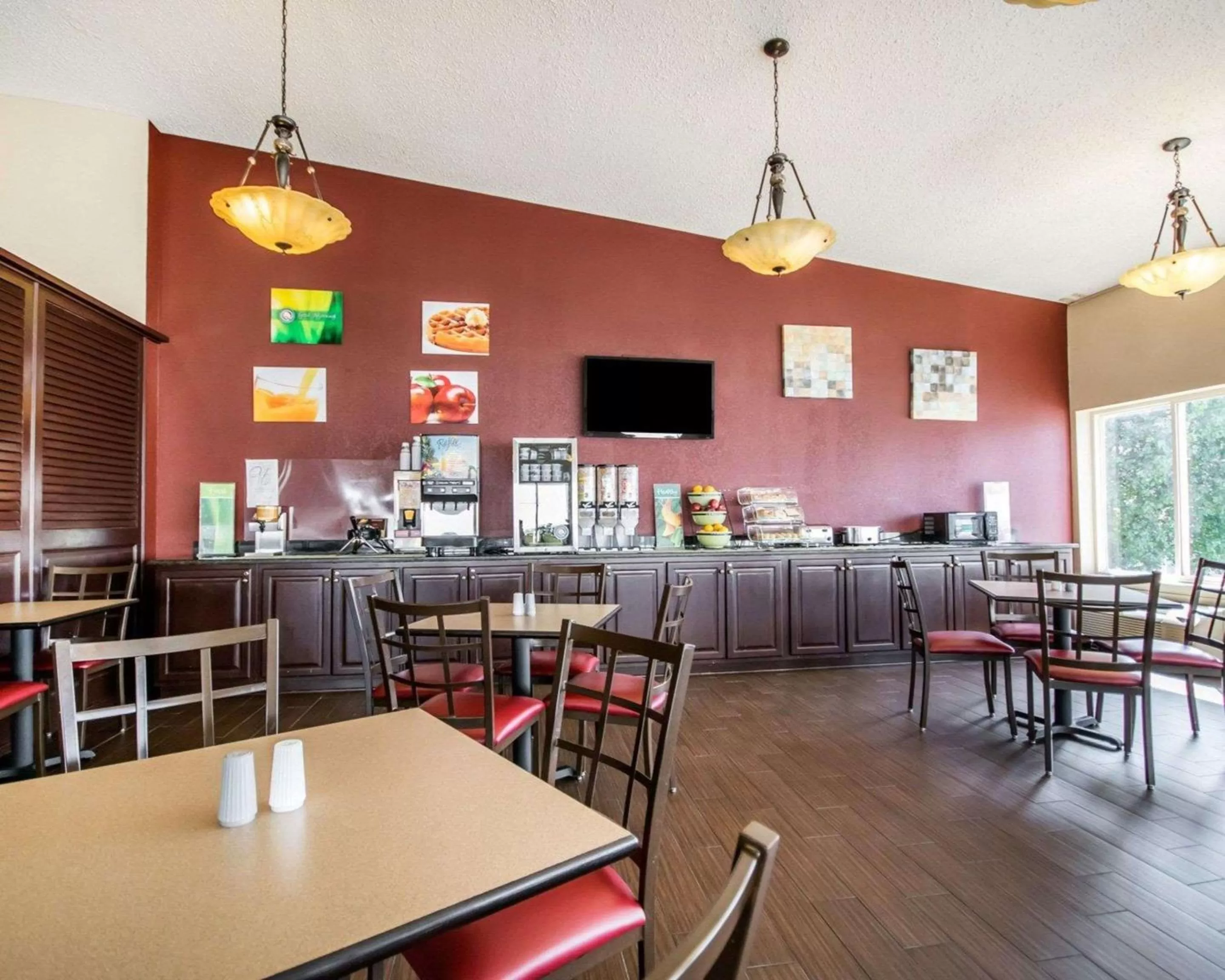 Restaurant/places to eat in Quality Inn & Suites Elizabethtown