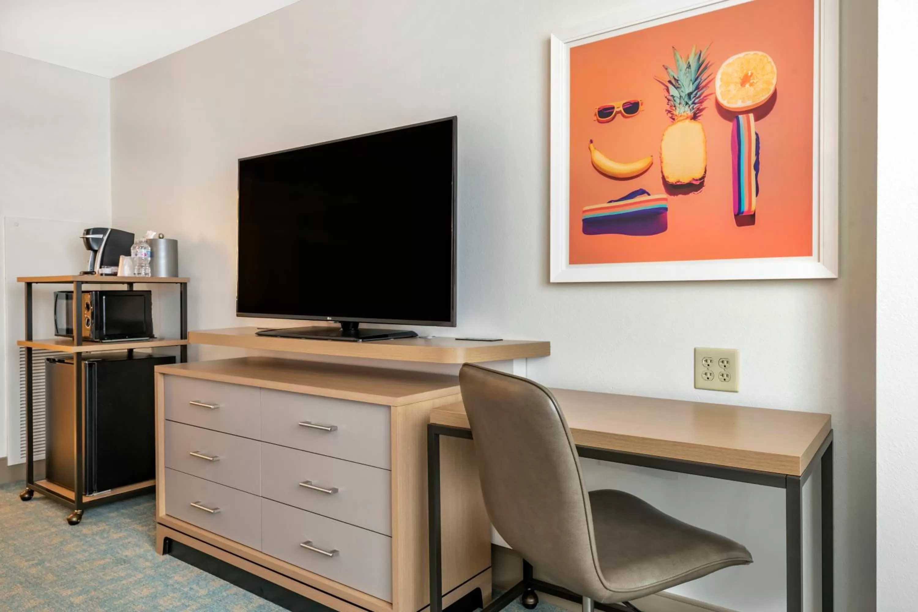 hair dresser in Holiday Inn Orlando – Disney Springs® Area by IHG