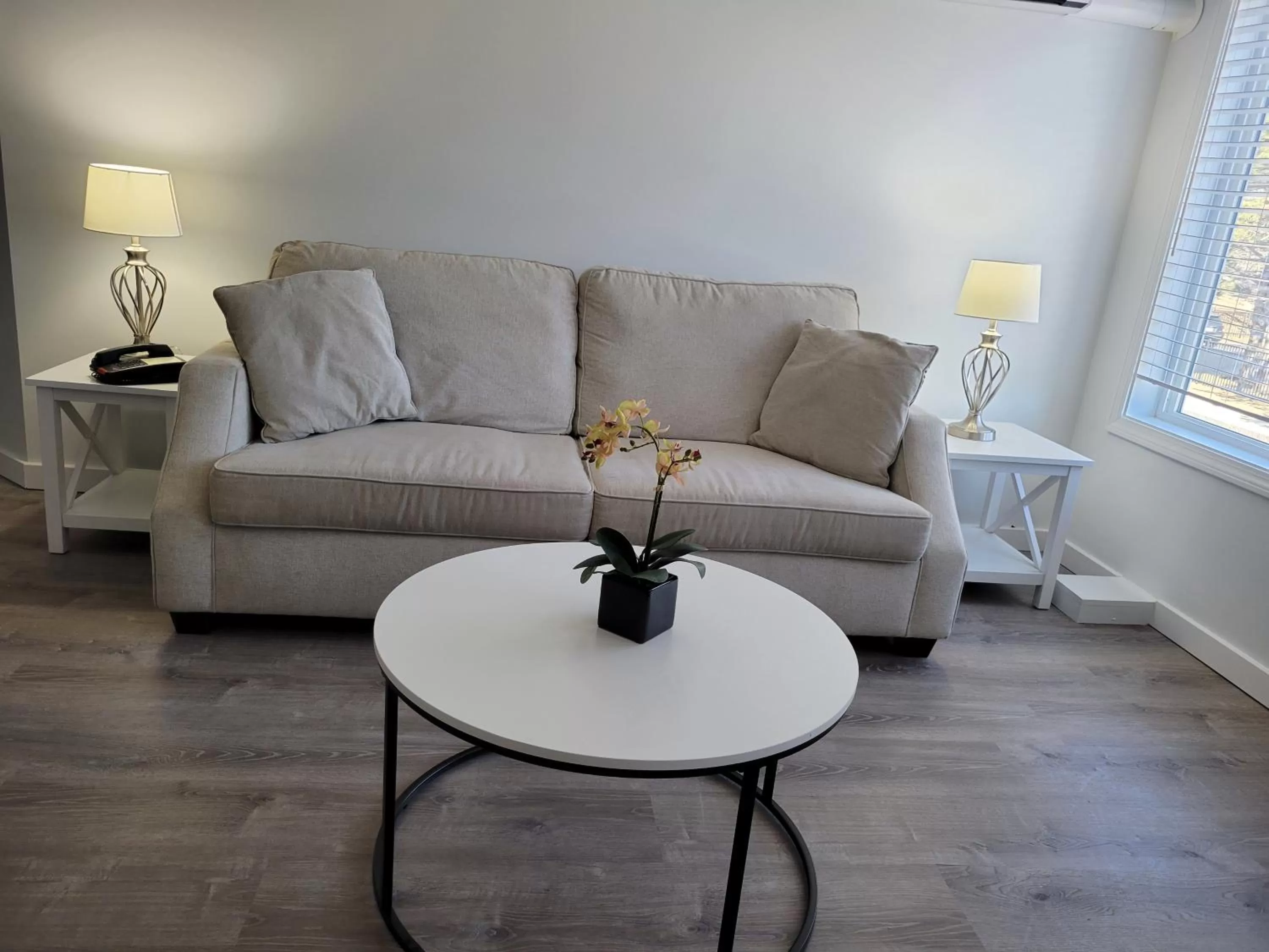 Living room in The Grand Beach Inn
