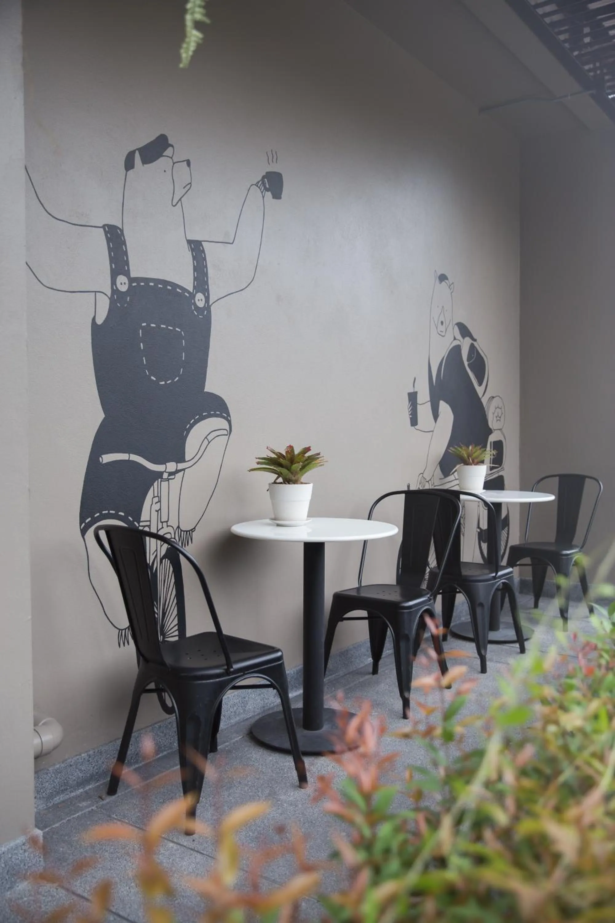 Restaurant/places to eat in The Journey Hotel Laksi