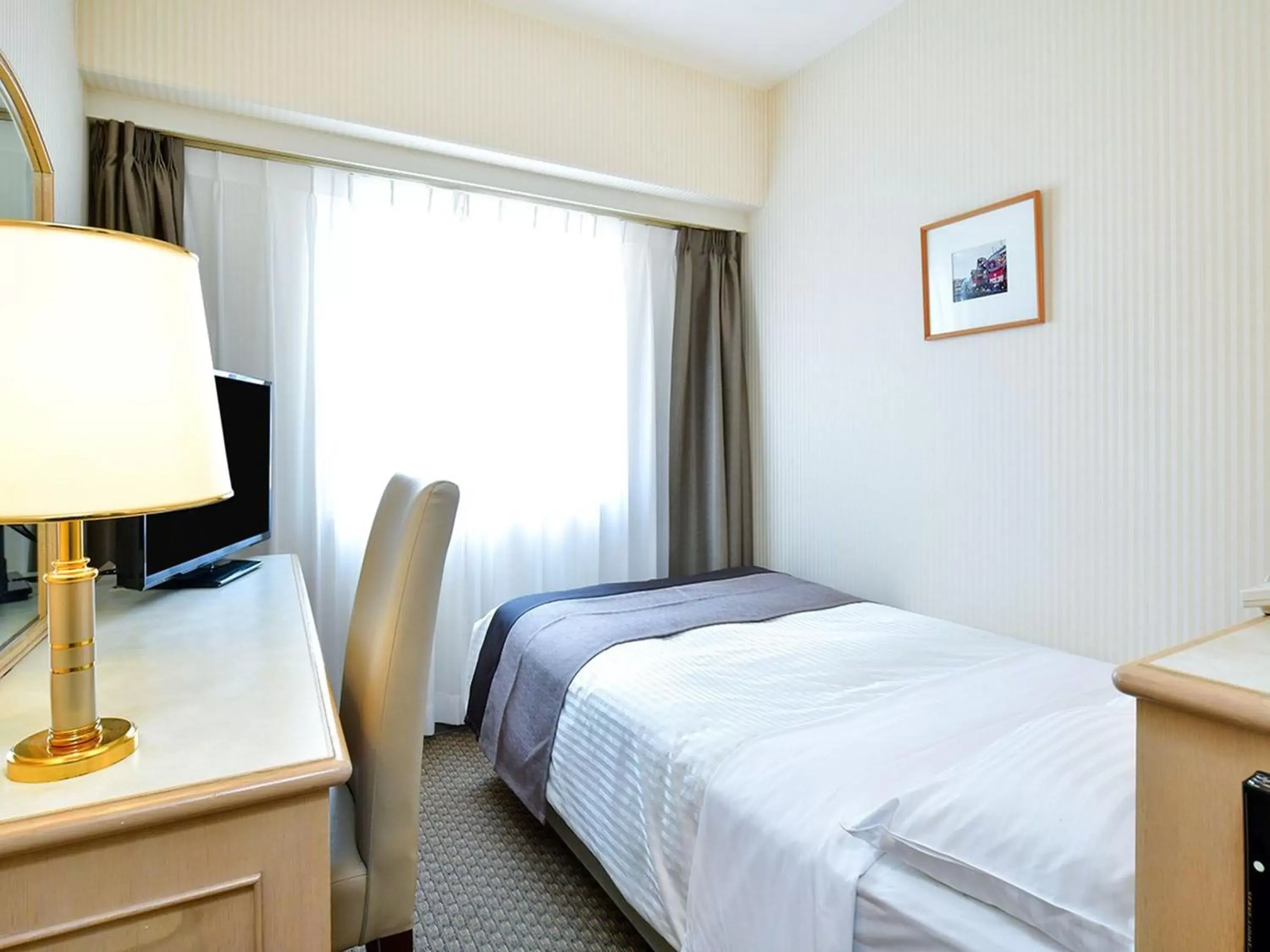 Standard Double Room with Small Double Bed - single occupancy - Smoking in HOTEL MYSTAYS Kanazawa Katamachi Standard Double Room with Small Double Bed - single occupancy - Smoking in HOTEL MYSTAYS Kanazawa Katamachi