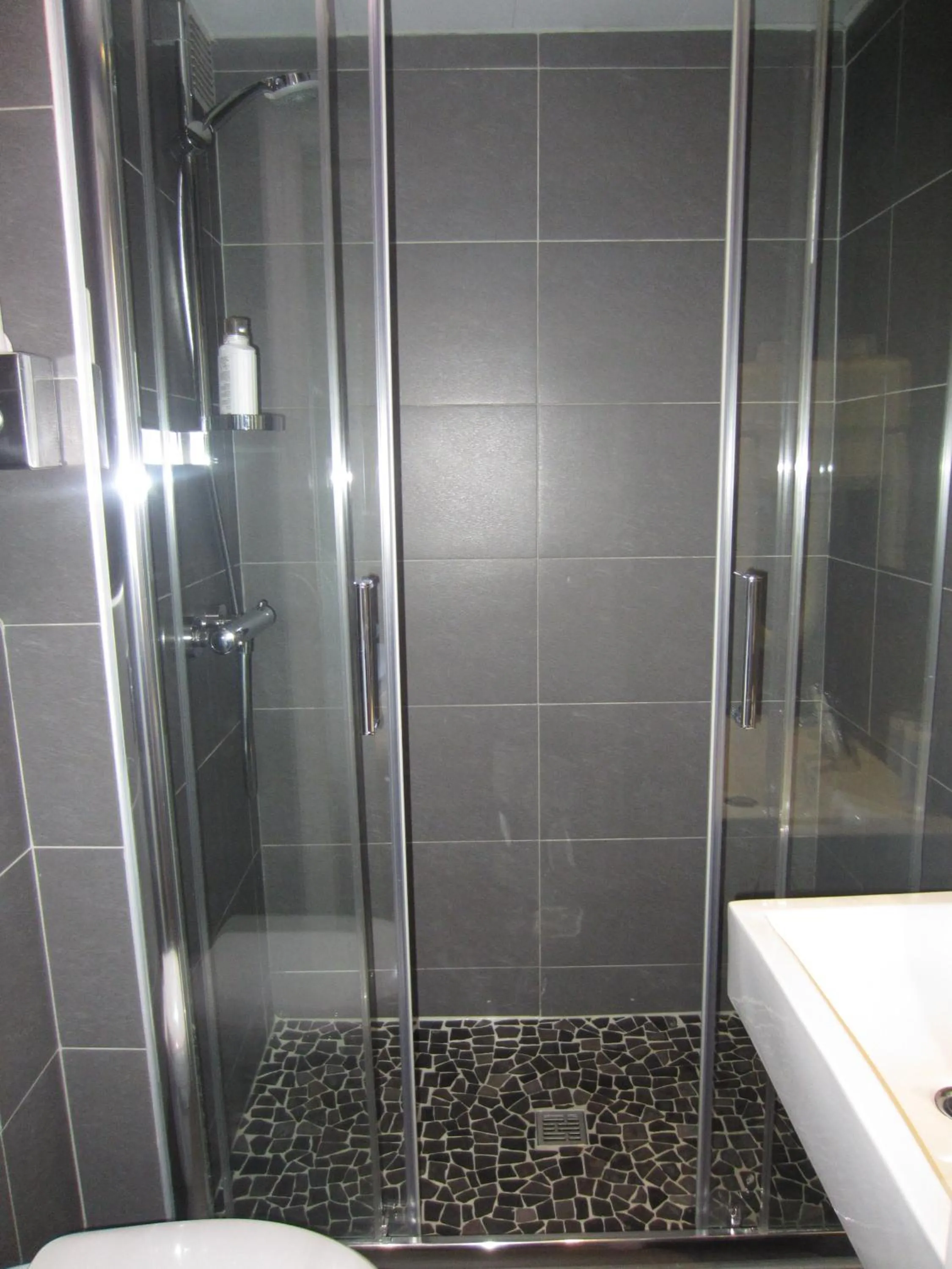 Bathroom in Villa Margaux Opéra Montmartre