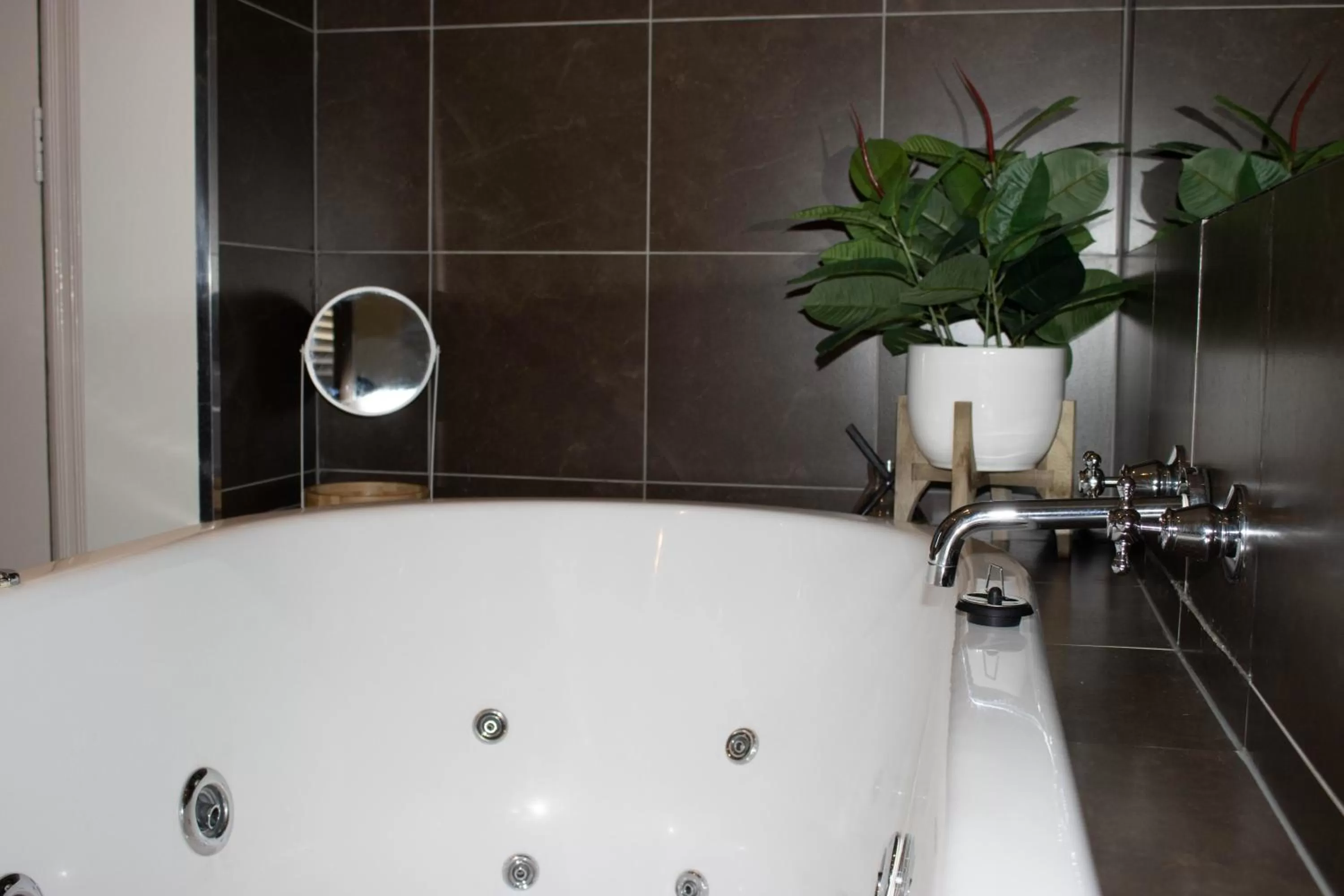 Bath, Bathroom in Oscars Hotel and Cafe Bar