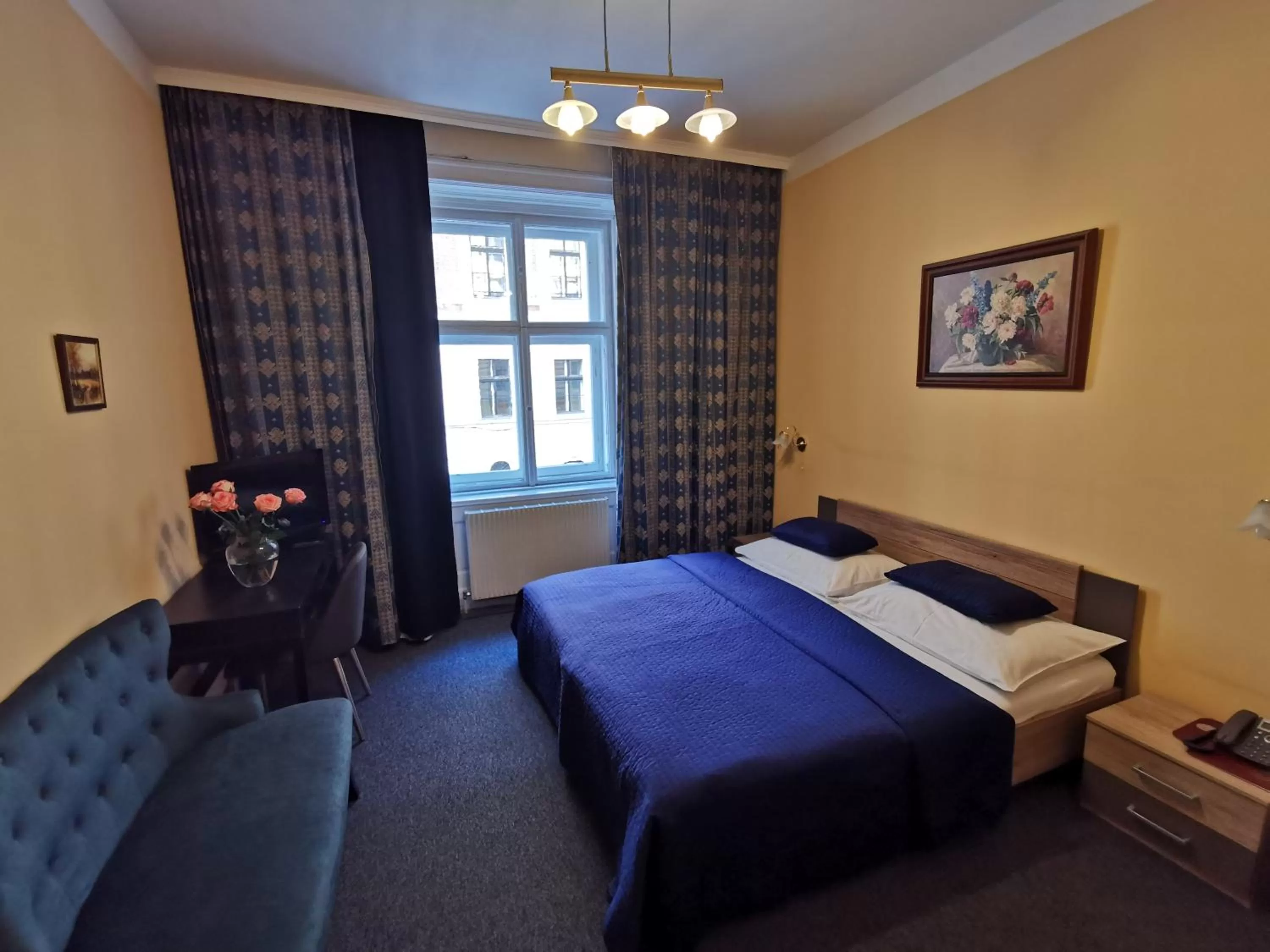 Photo of the whole room, Bed in Hotel Bajazzo