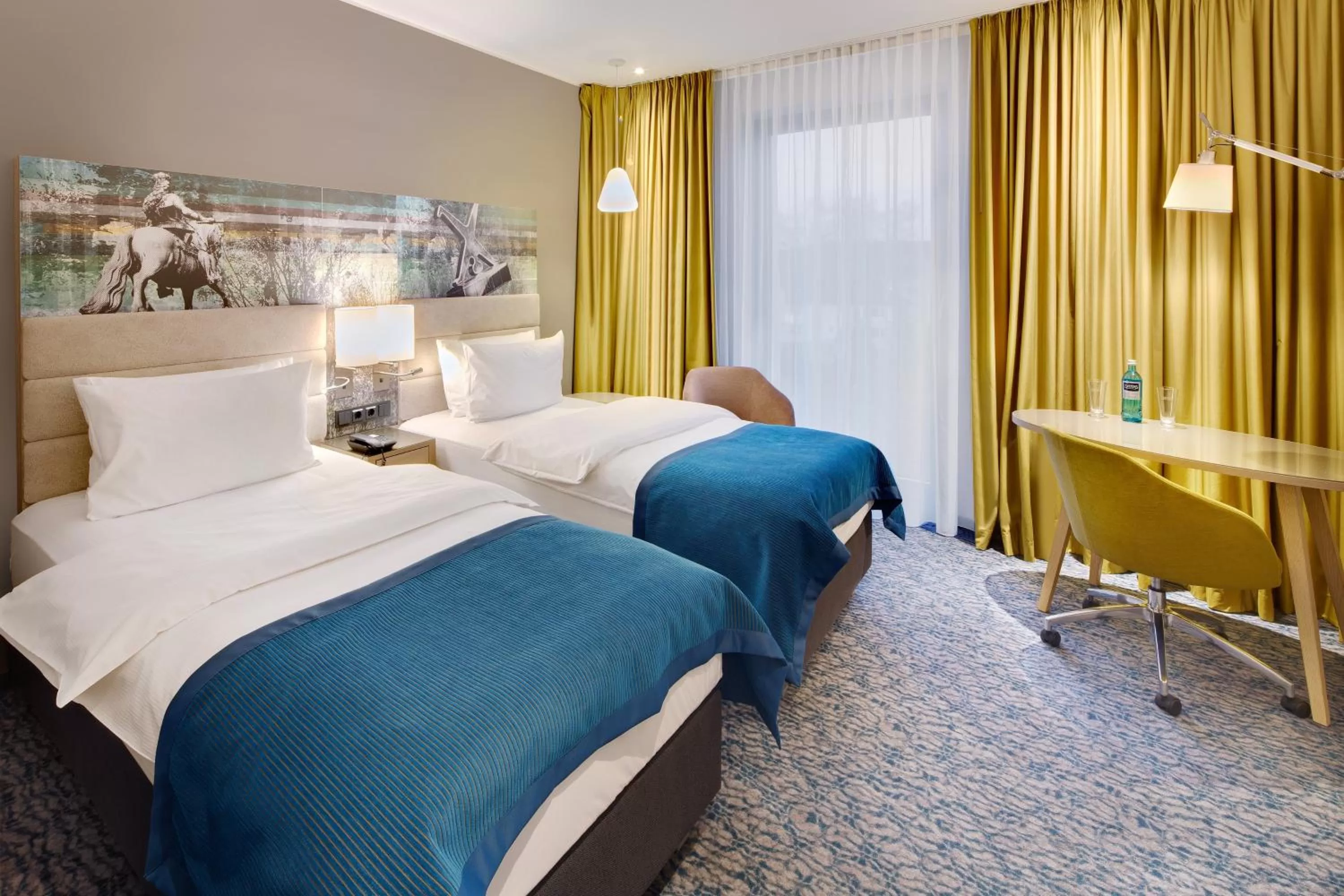 Photo of the whole room, Bed in Holiday Inn Düsseldorf City – Toulouser Allee by IHG