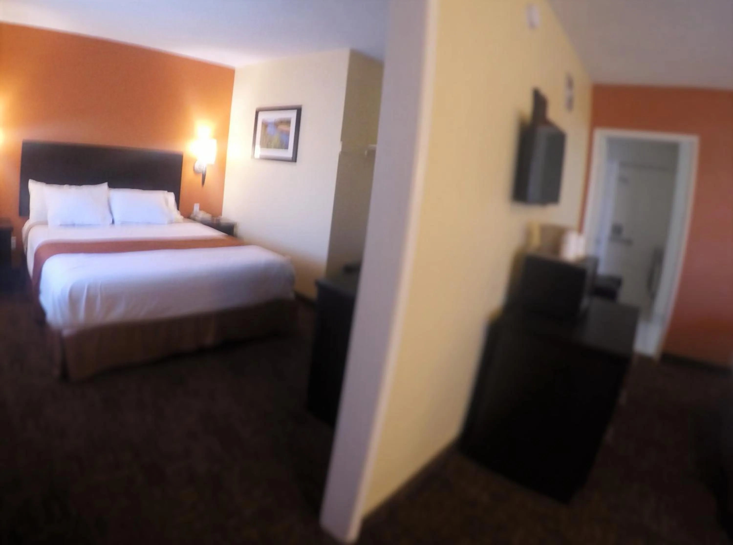 Photo of the whole room, Bed in Americas Best Value Inn Blythe CA