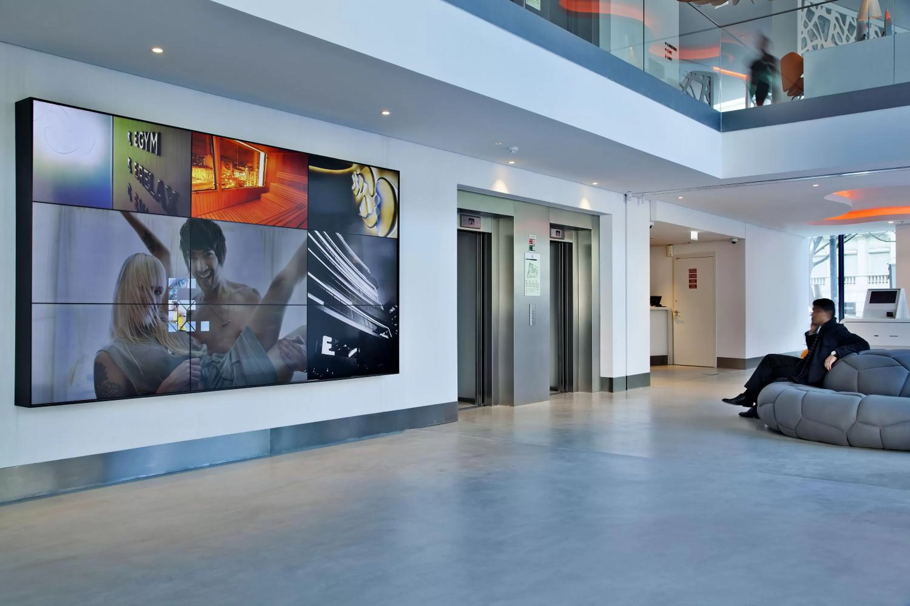 Lobby or reception in EVOLUTION Lisboa Hotel