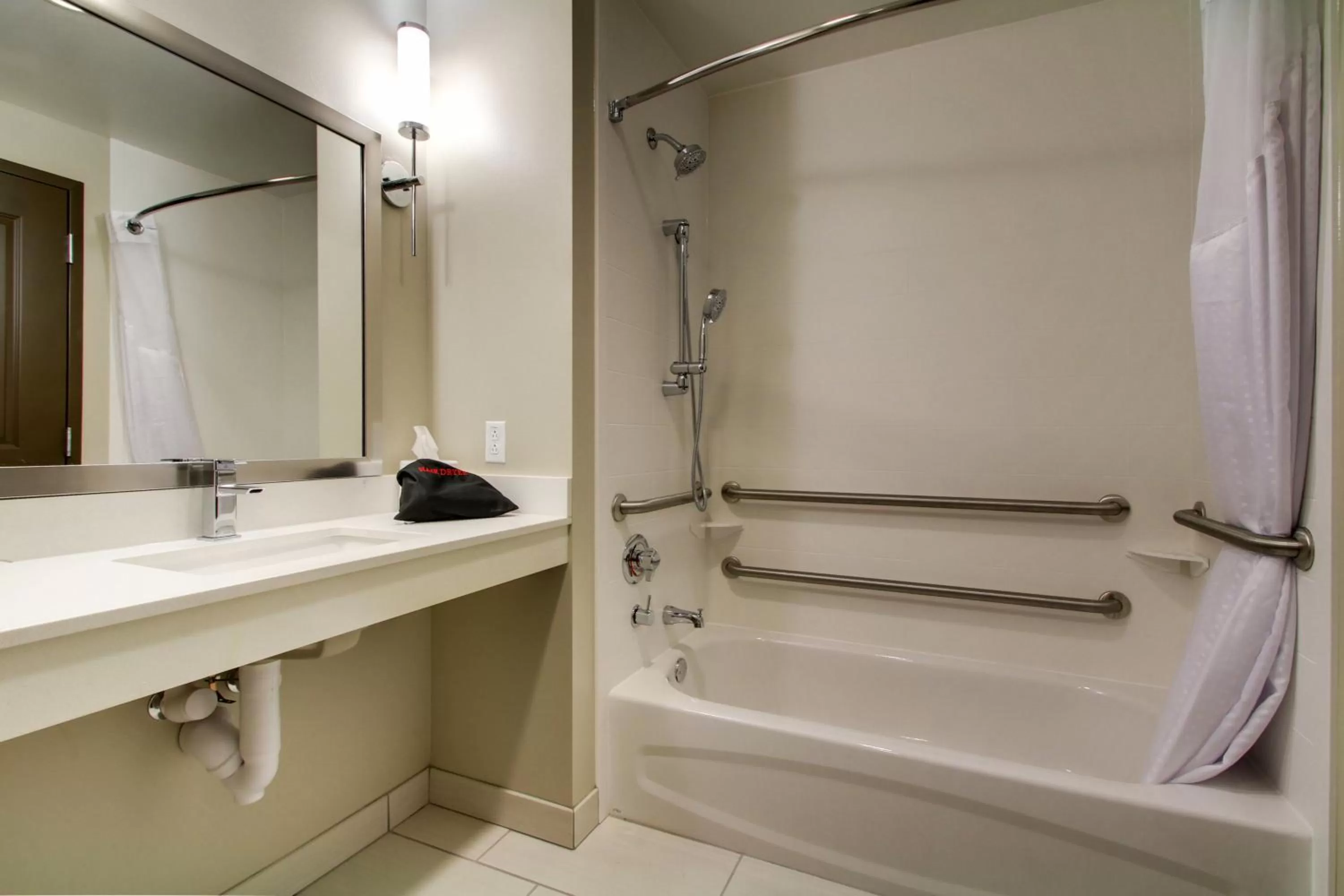 Photo of the whole room in Holiday Inn & Suites Peoria at Grand Prairie by IHG