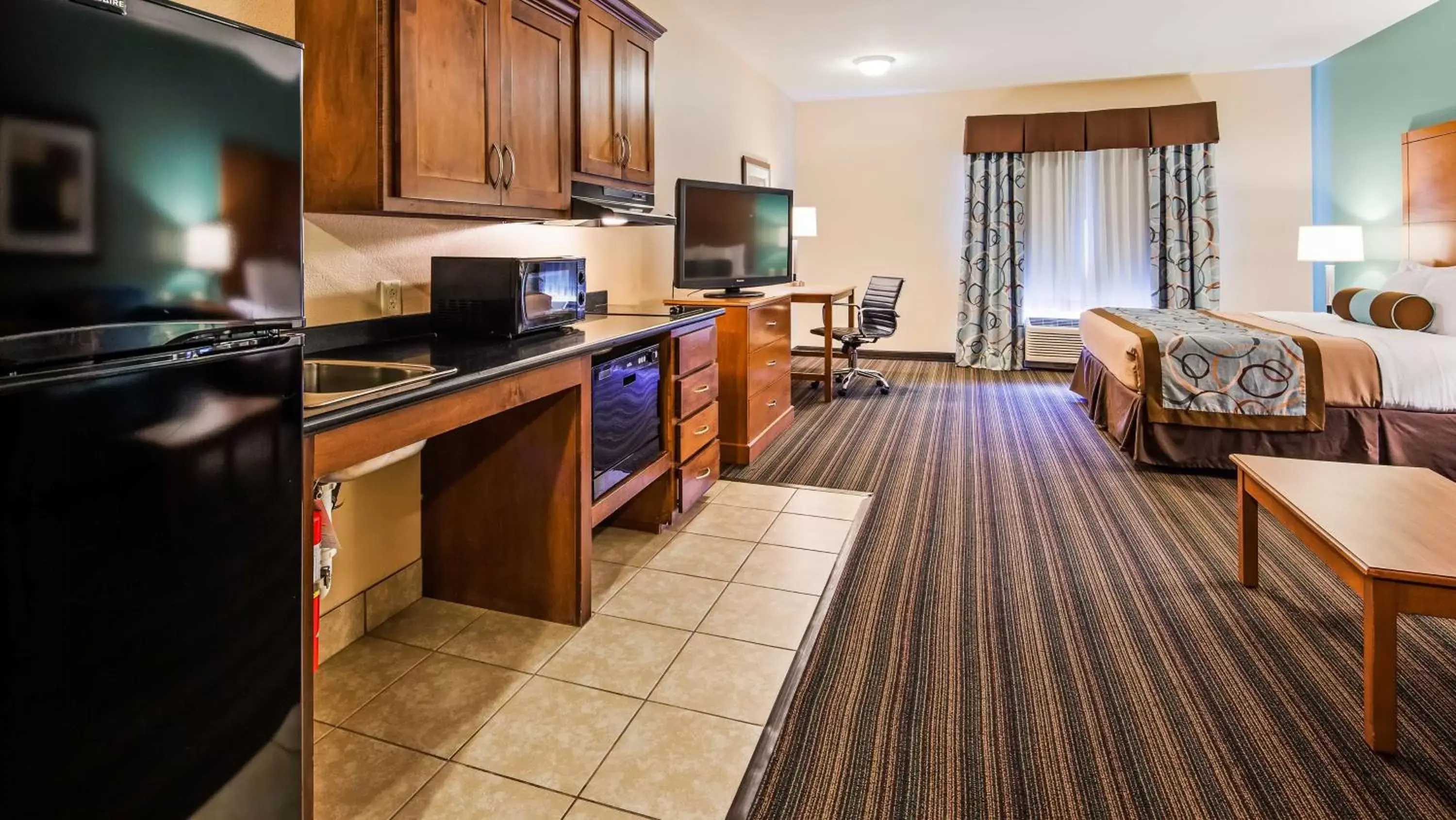 King Room with Kitchenette - Disability Access/Non-Smoking in Best Western Plus Seminole Hotel & Suites King Room with Kitchenette - Disability Access/Non-Smoking in Best Western Plus Seminole Hotel & Suites
