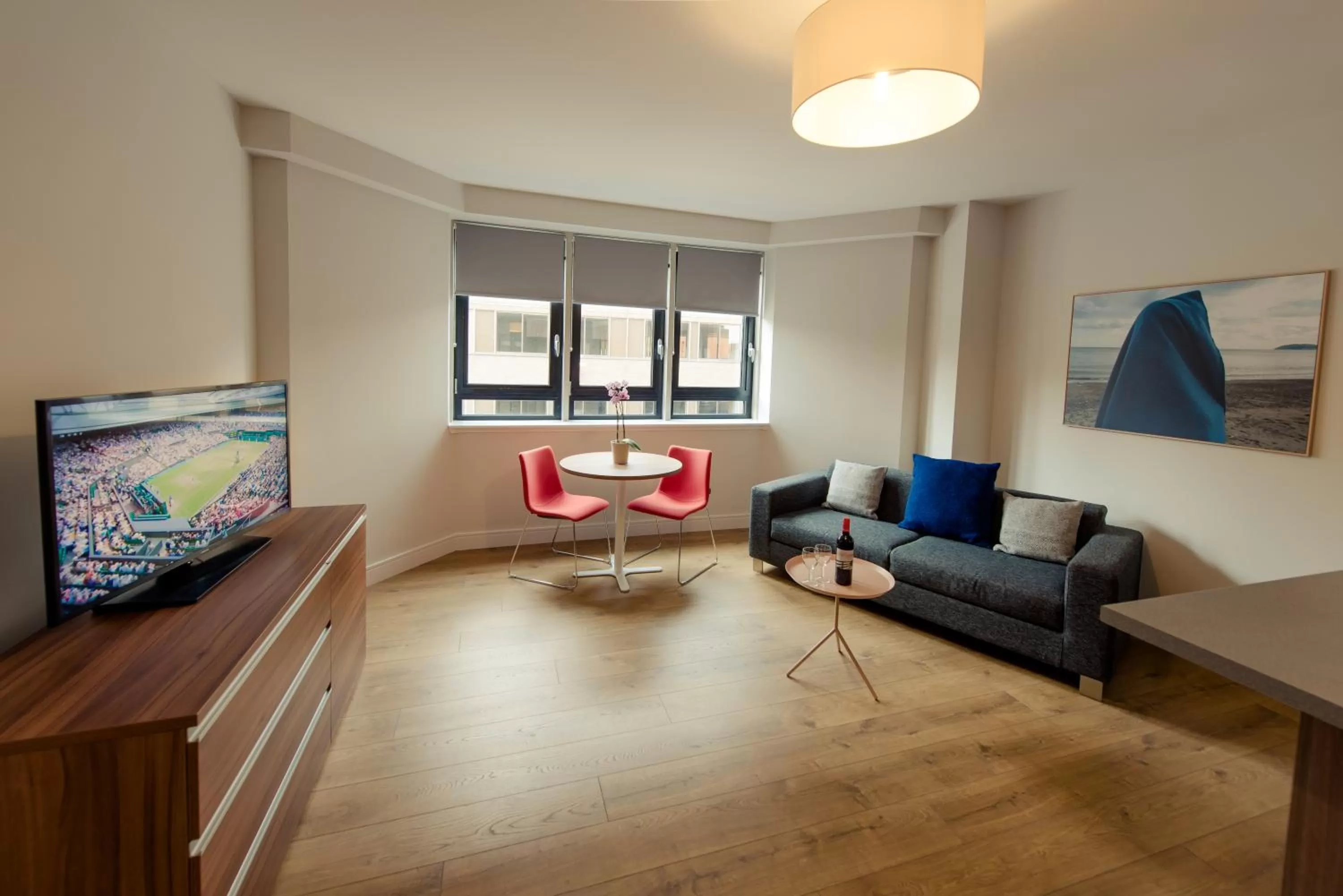Living room in PREMIER SUITES PLUS Glasgow Bath Street