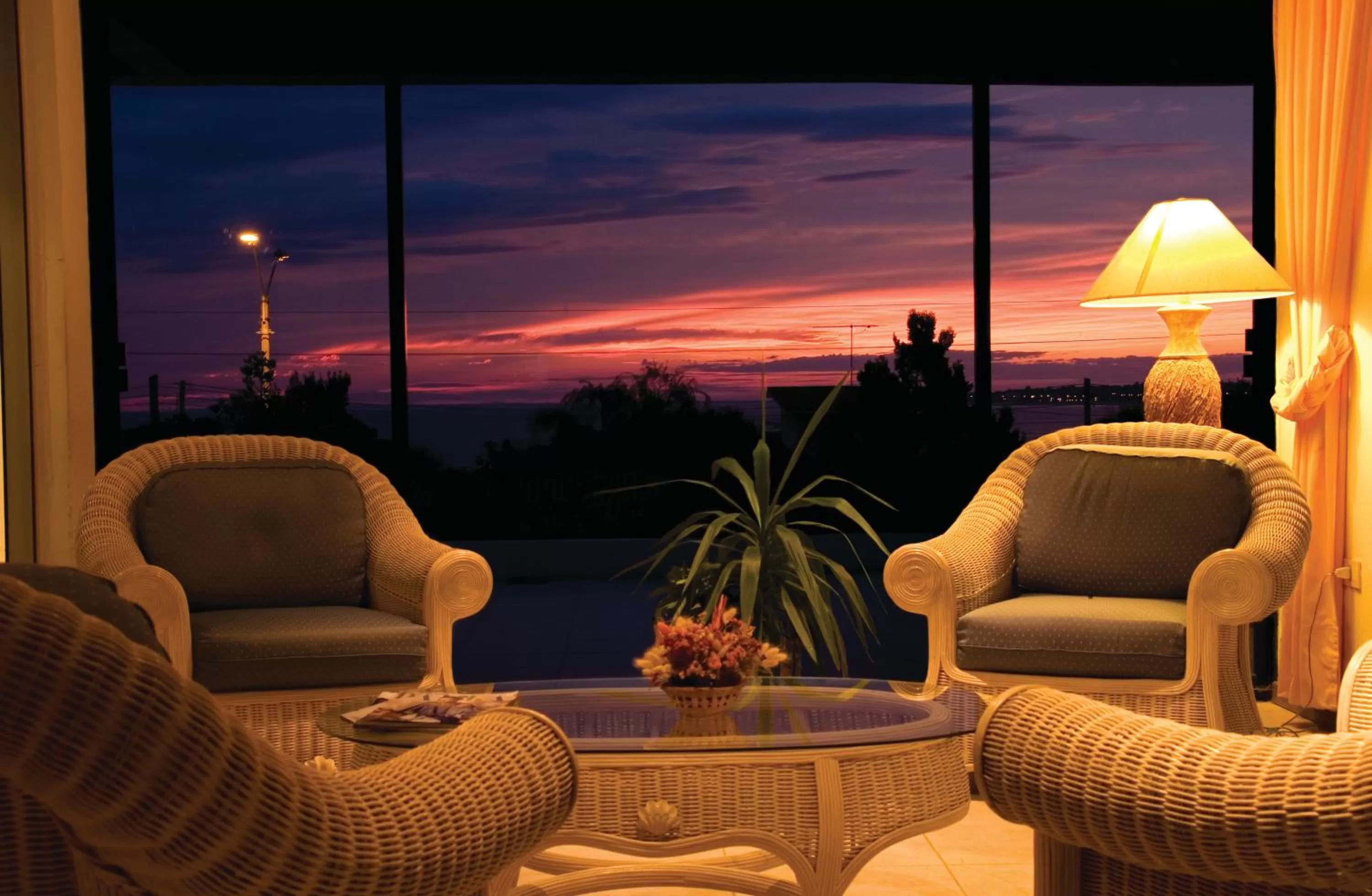 Communal lounge/ TV room in Hotel Ricadi