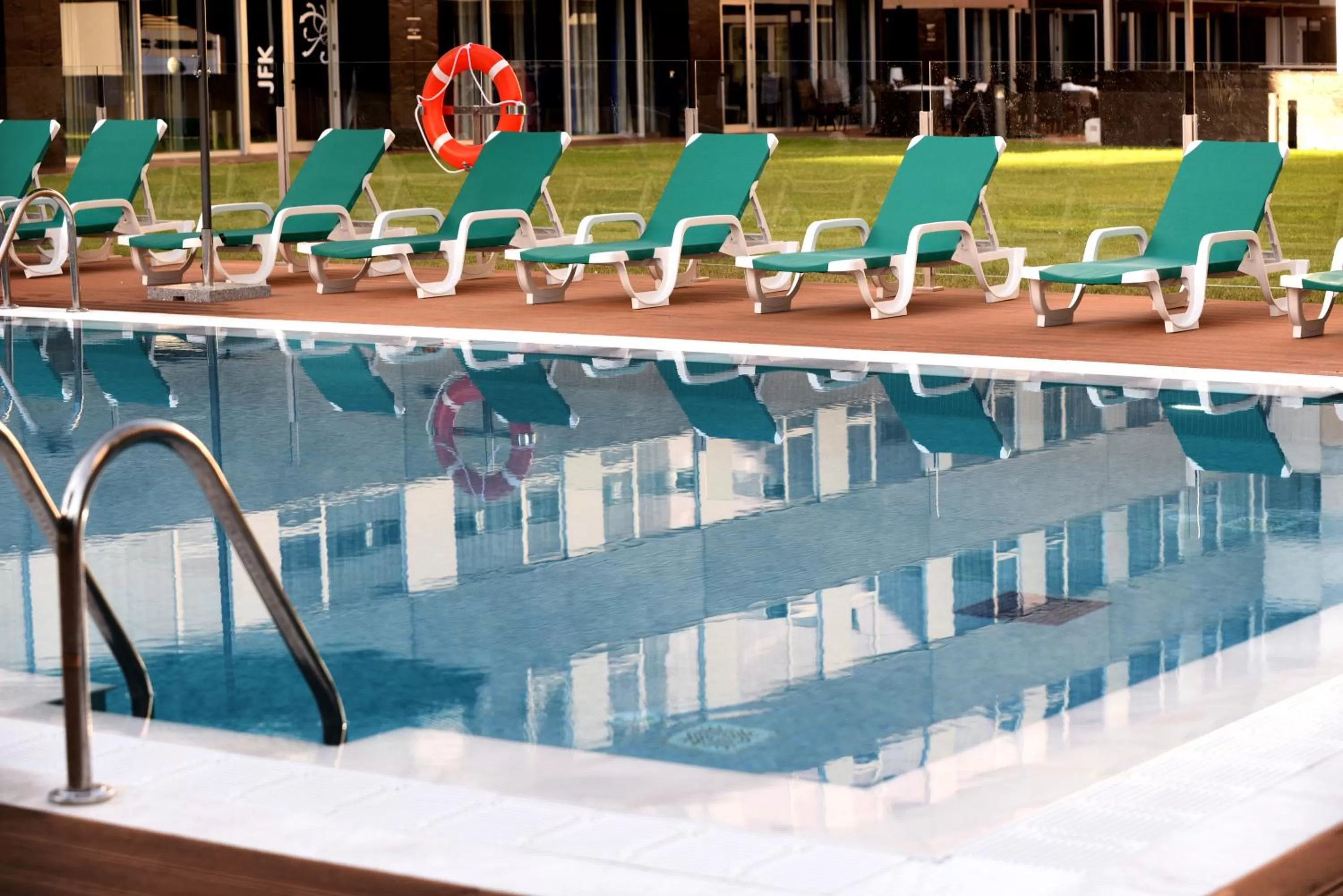 Swimming pool in Axor Feria