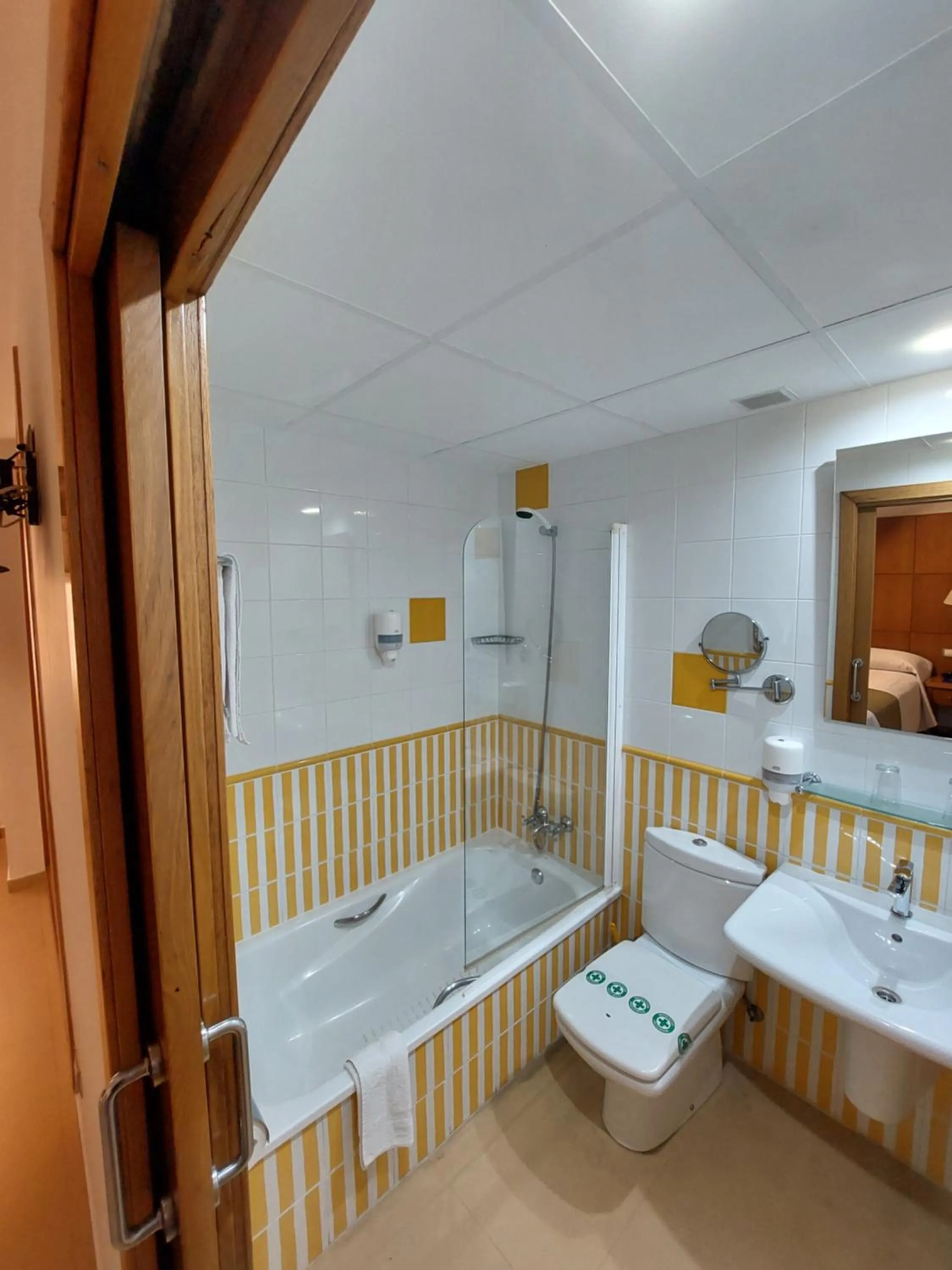 Bath in Hotel Tio Pepe