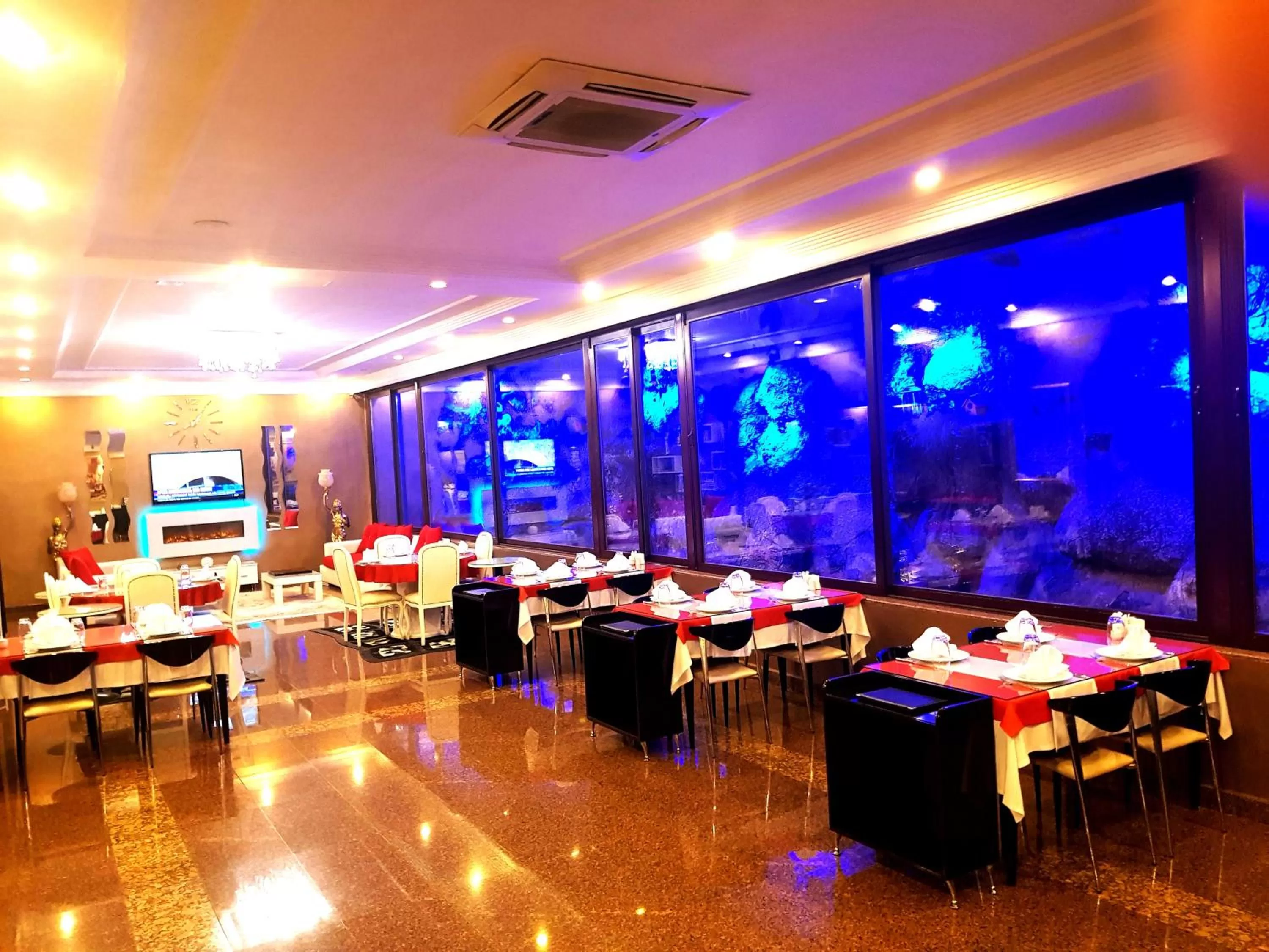 Restaurant/places to eat in Business Park Hotel