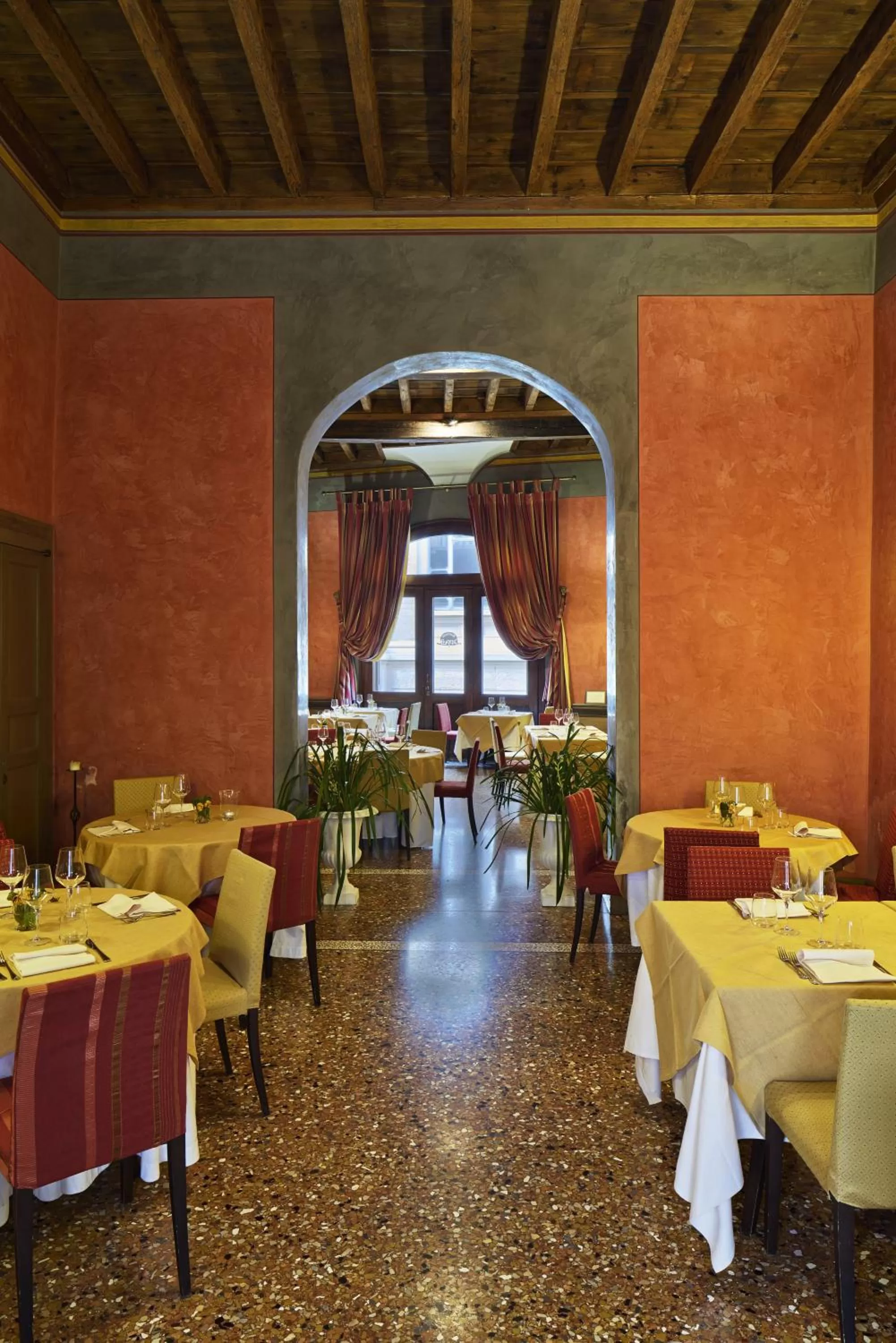 Restaurant/places to eat in Albergo Cappello