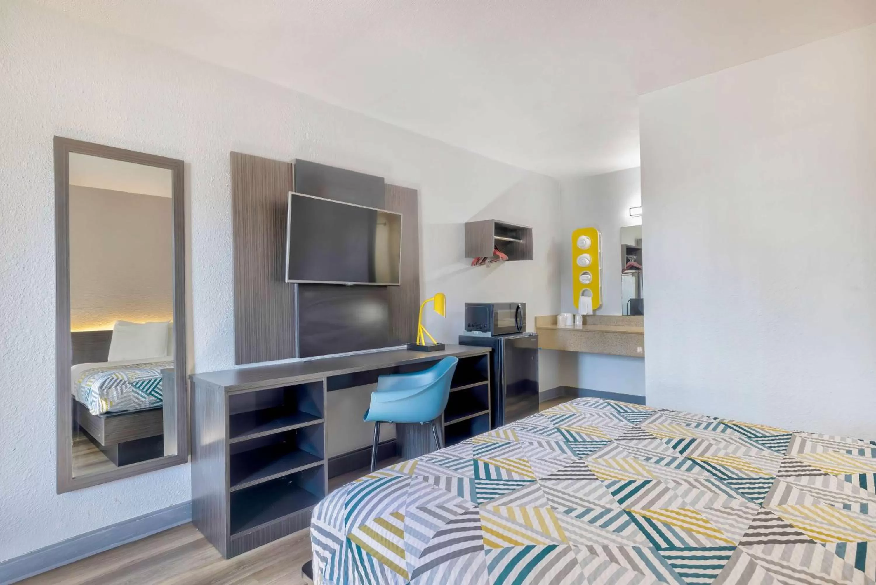 Bedroom, Bed in Motel 6-Hammond, IN - Chicago Area