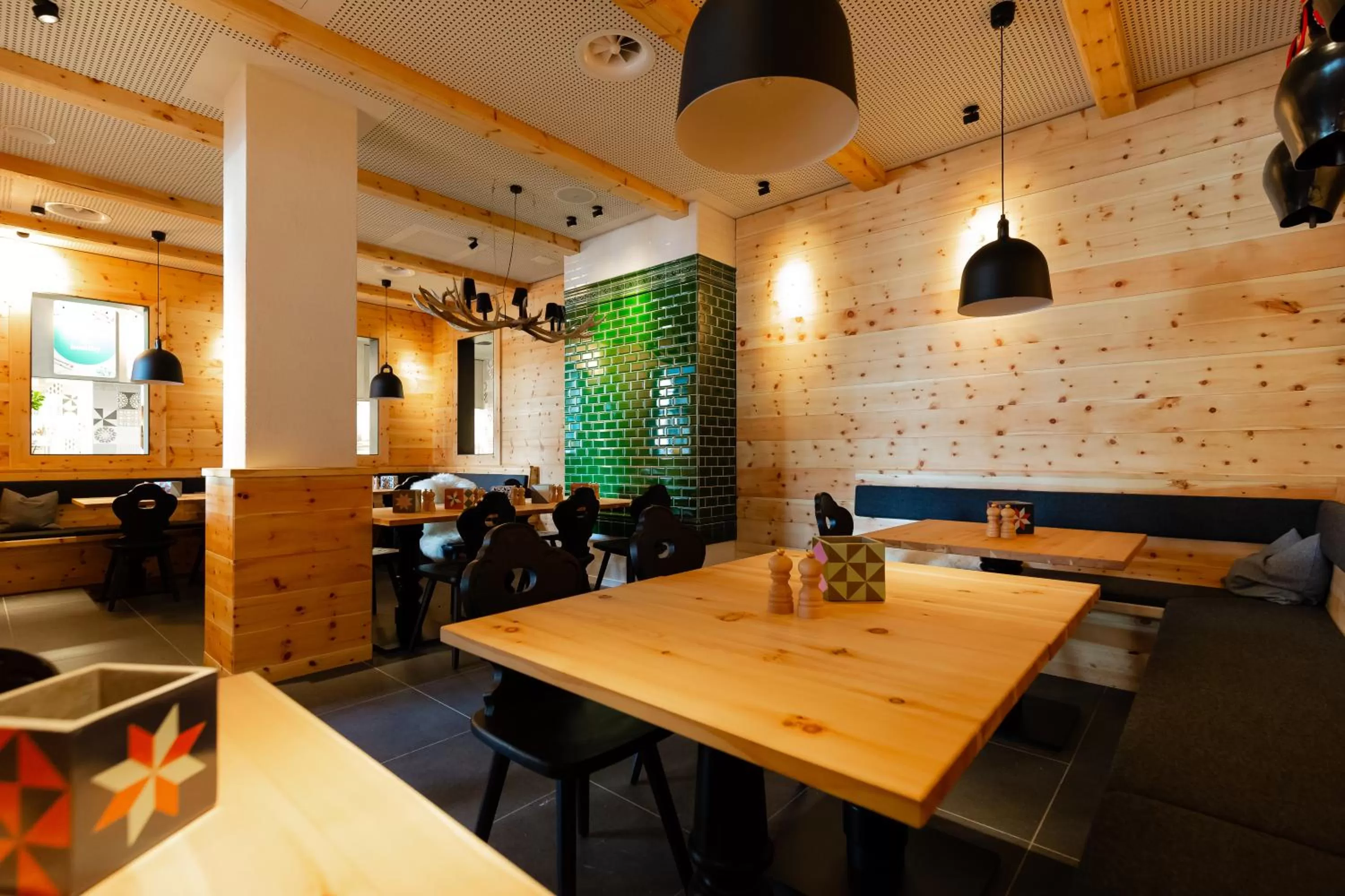 Restaurant/Places to Eat in aja Zürich