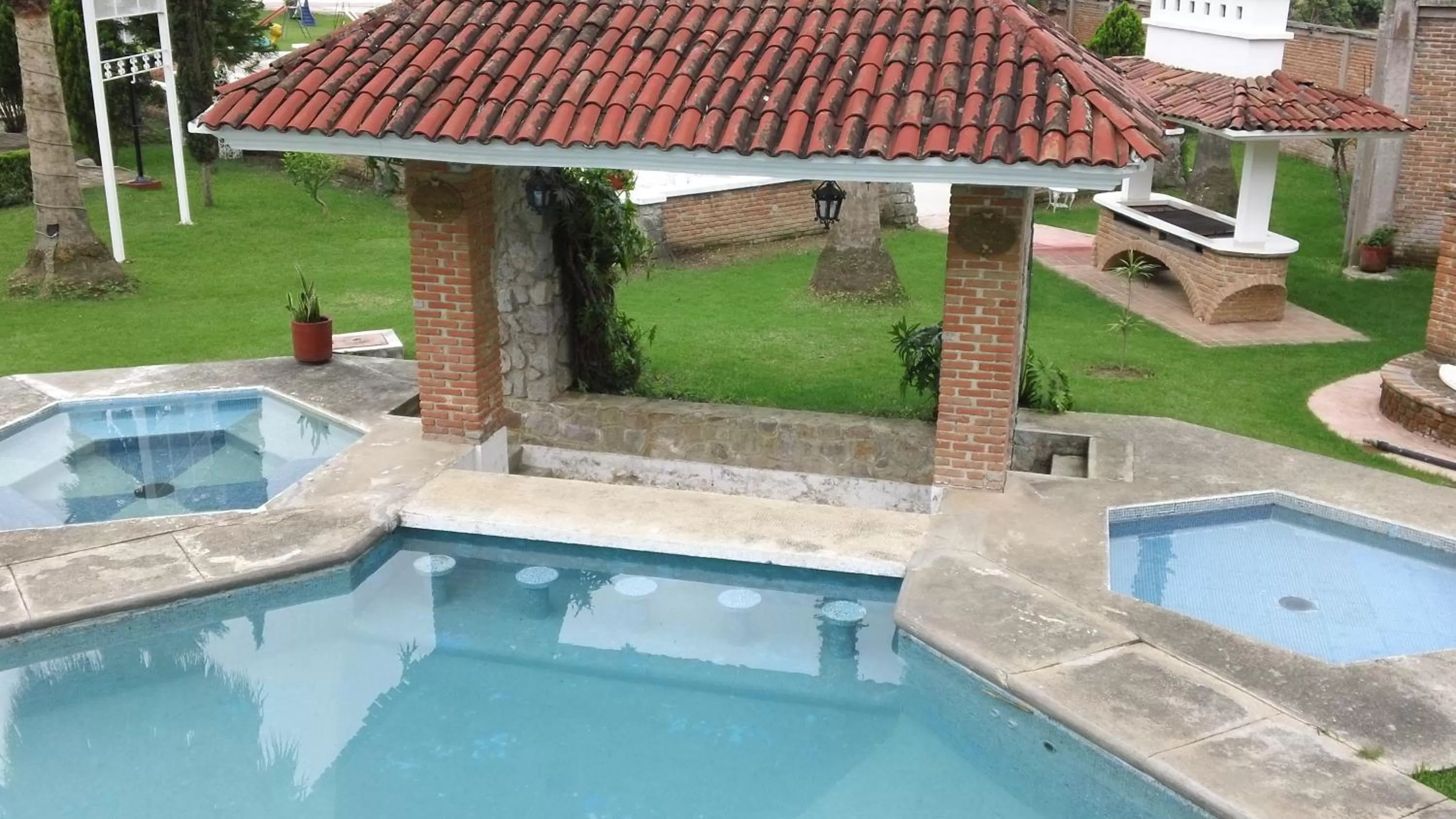 Swimming pool in Hotel Villa Monarca Inn