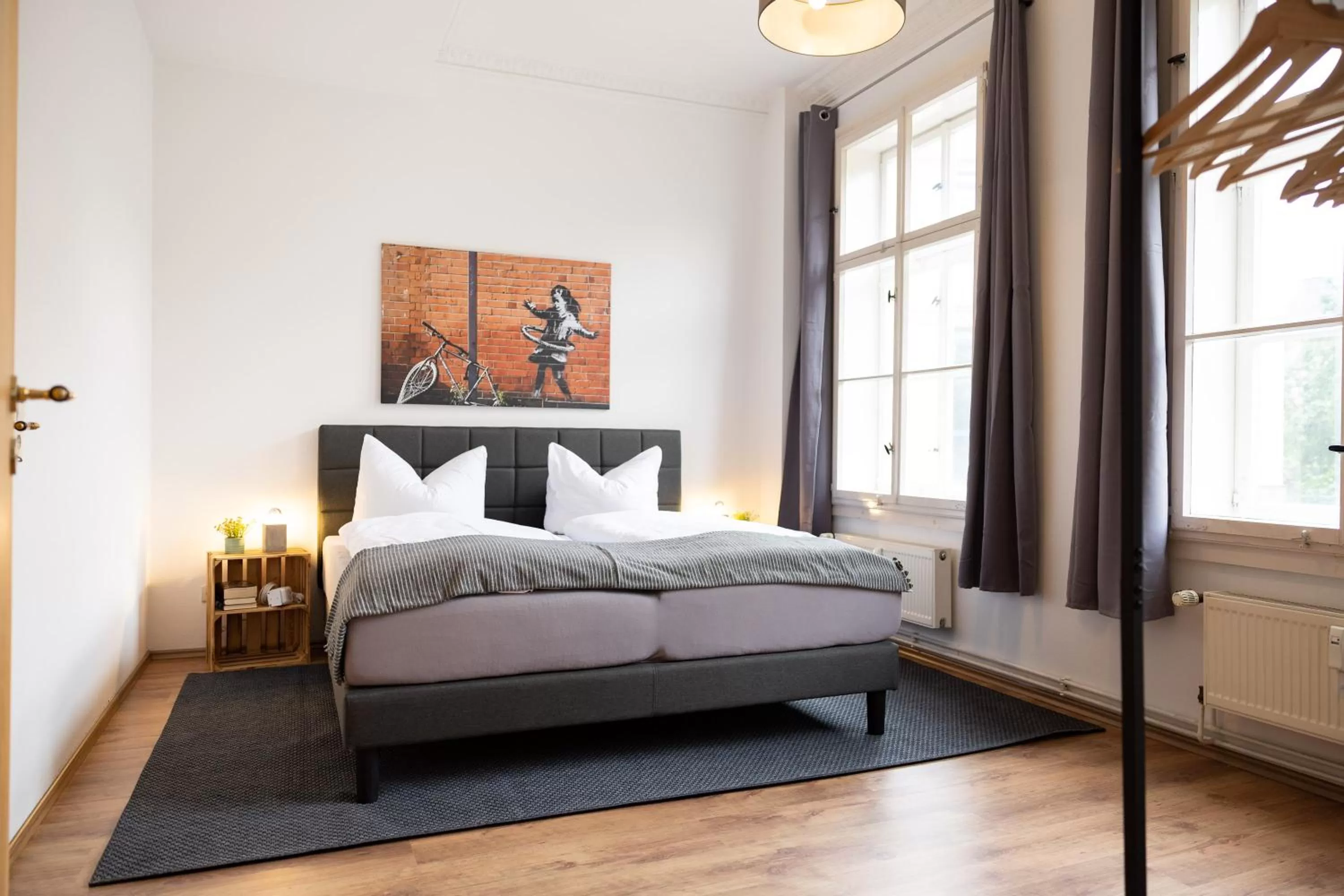 Bedroom, Bed in Ko-Living Space an der Oper - Street Art Design Apartments