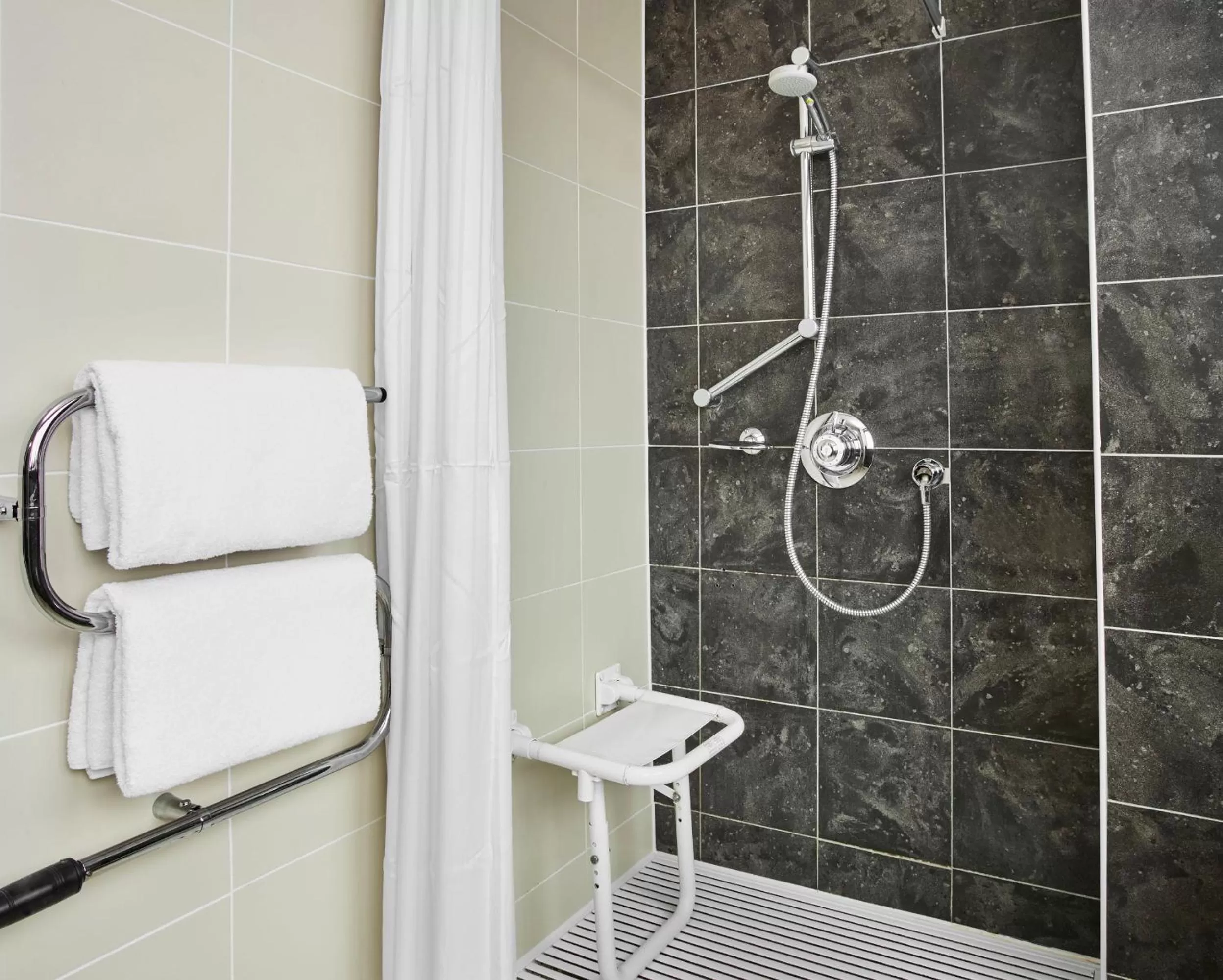 Bathroom in Leonardo Hotel and Conference Venue Hinckley Island