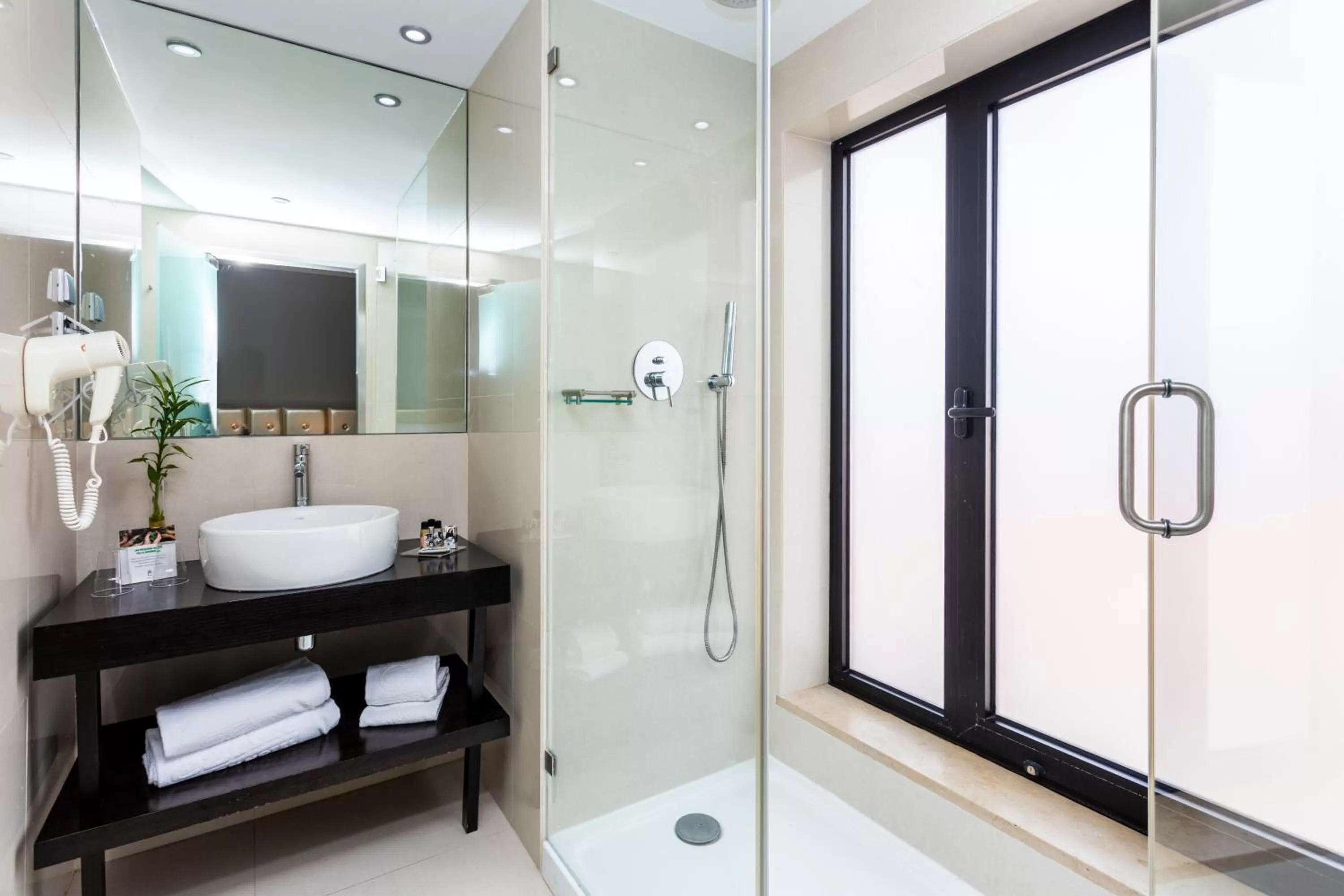 Bathroom in Czar Lisbon Hotel