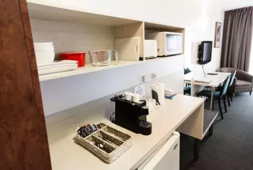 Queen Room in Shoreline Hotel Queen Room in Shoreline Hotel