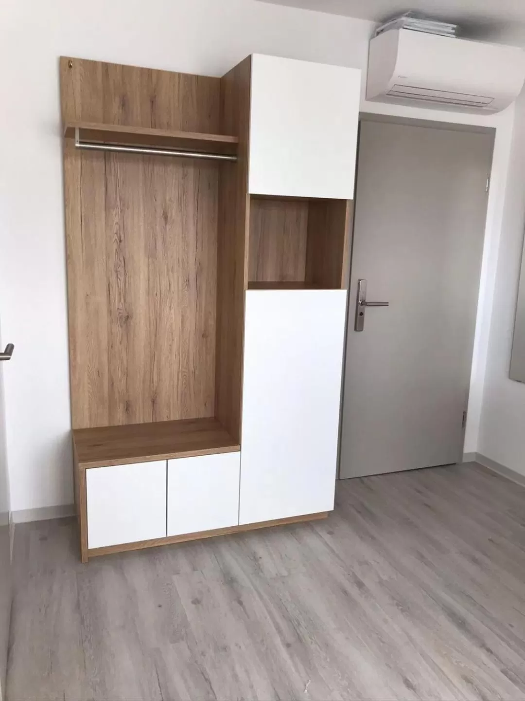 wardrobe in Hotel 83