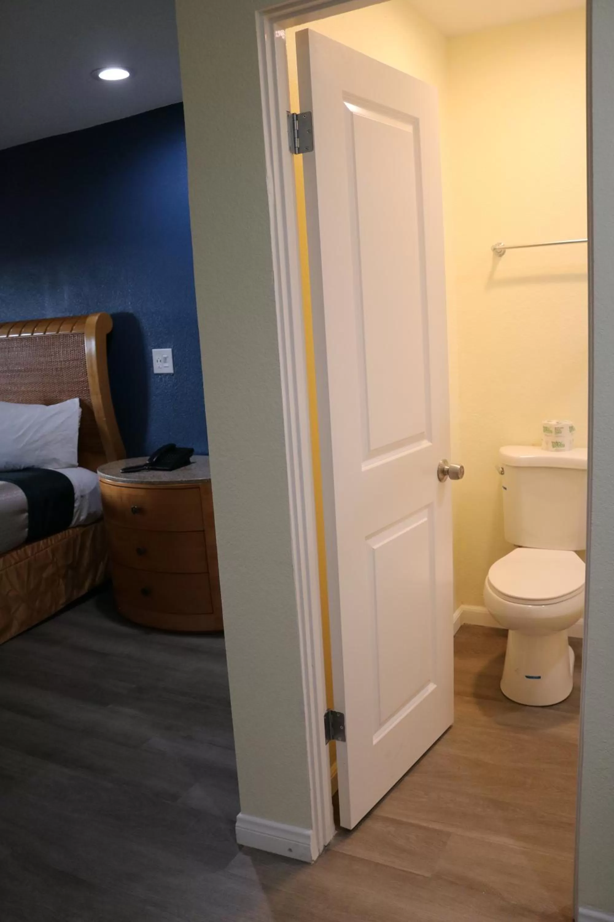 Bathroom in Valli Hi Motel