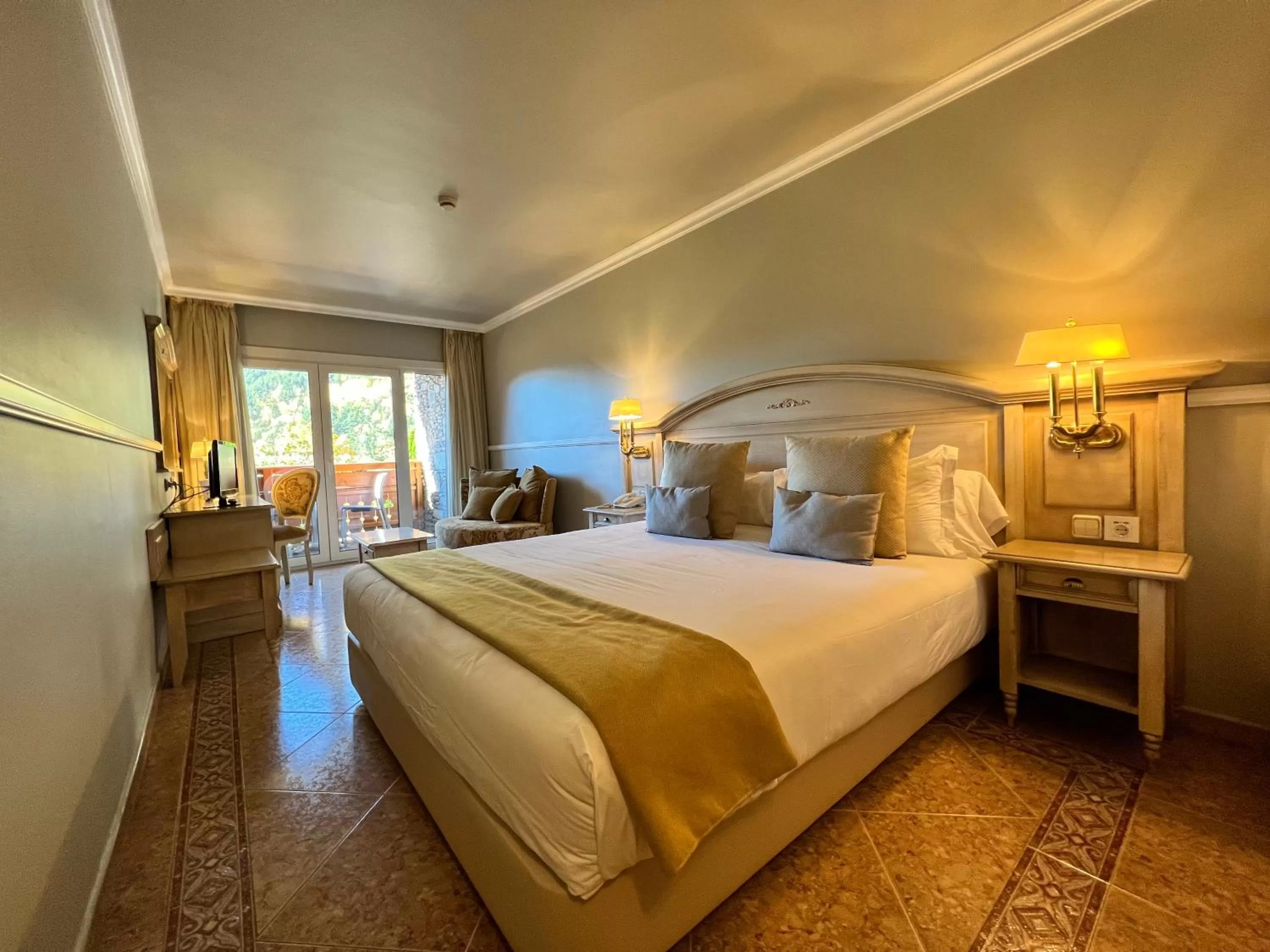 Bedroom, Bed in Hotel & SPA Bringué