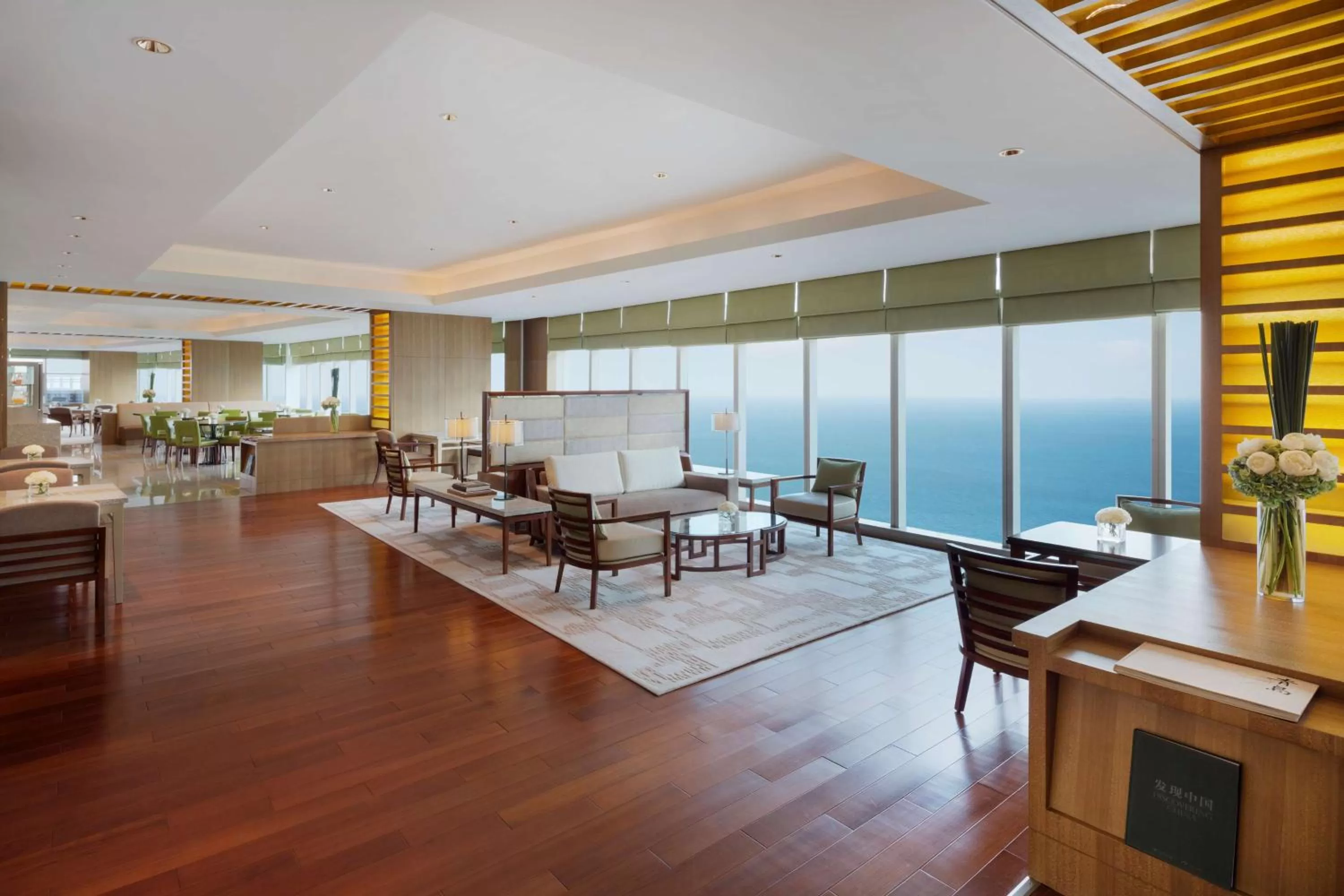 Lounge or bar in Hyatt Regency Qingdao - Stone old beach - Exhibition Center