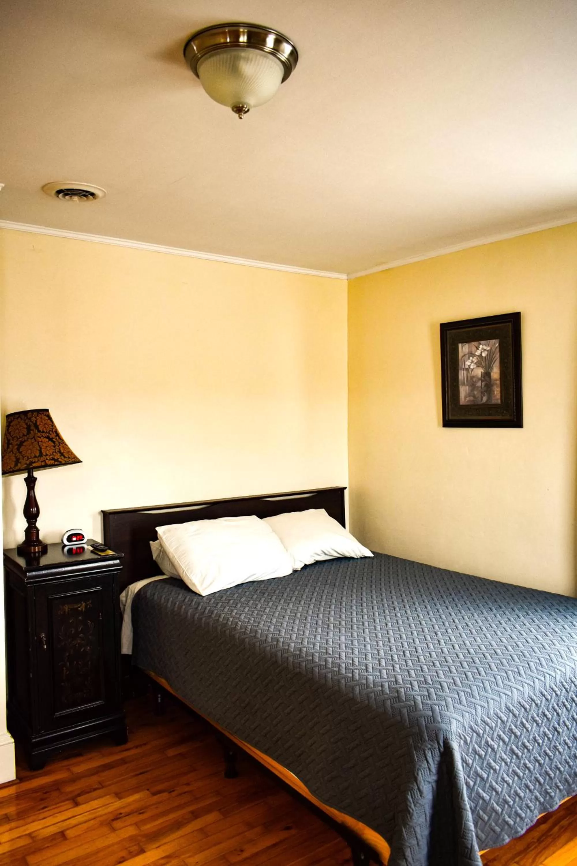 Deluxe Double Room in The Whitetail Inn and Suites- Lincoln