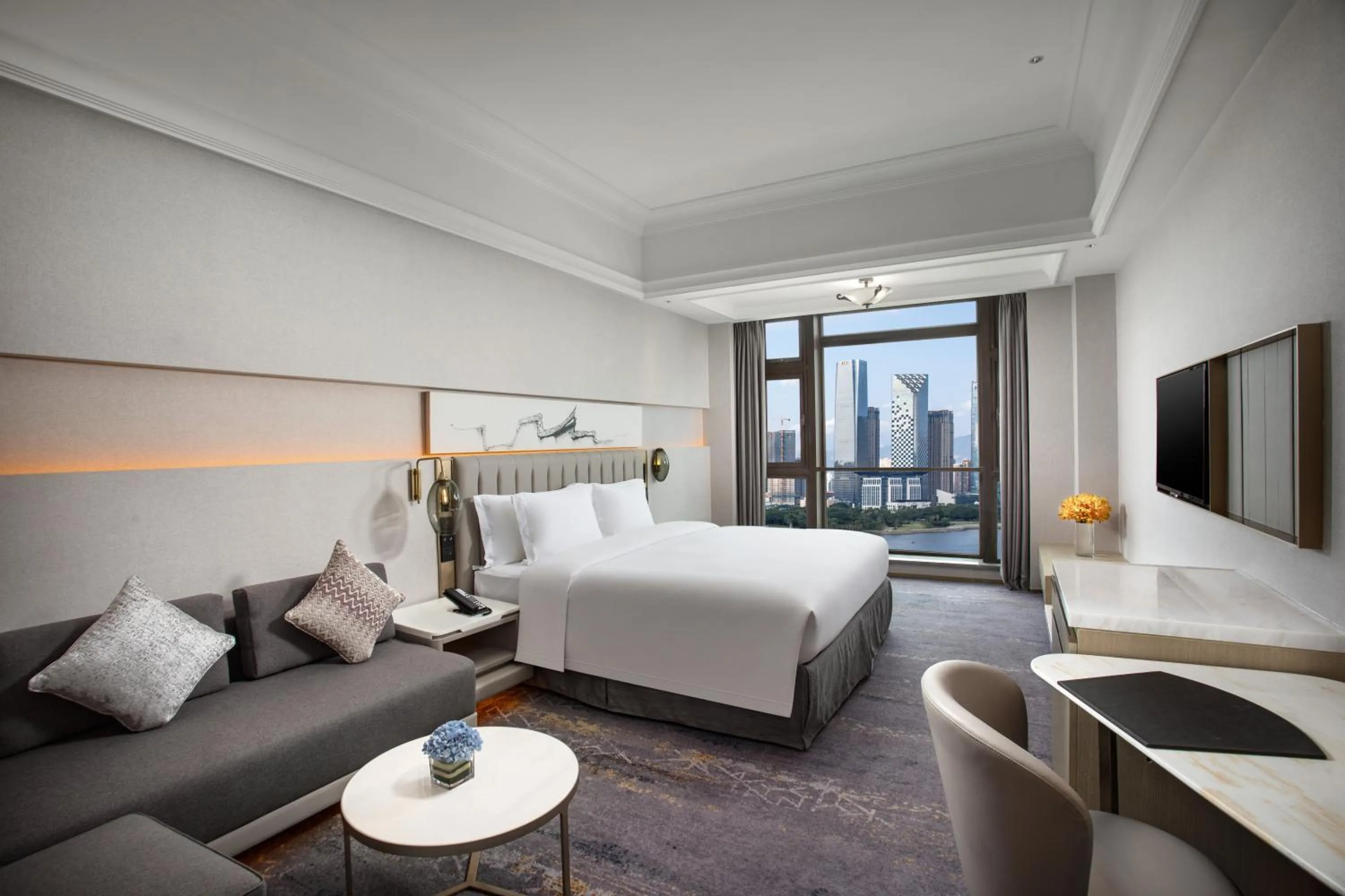 Photo of the whole room, Bed in Crowne Plaza Fuzhou South by IHG