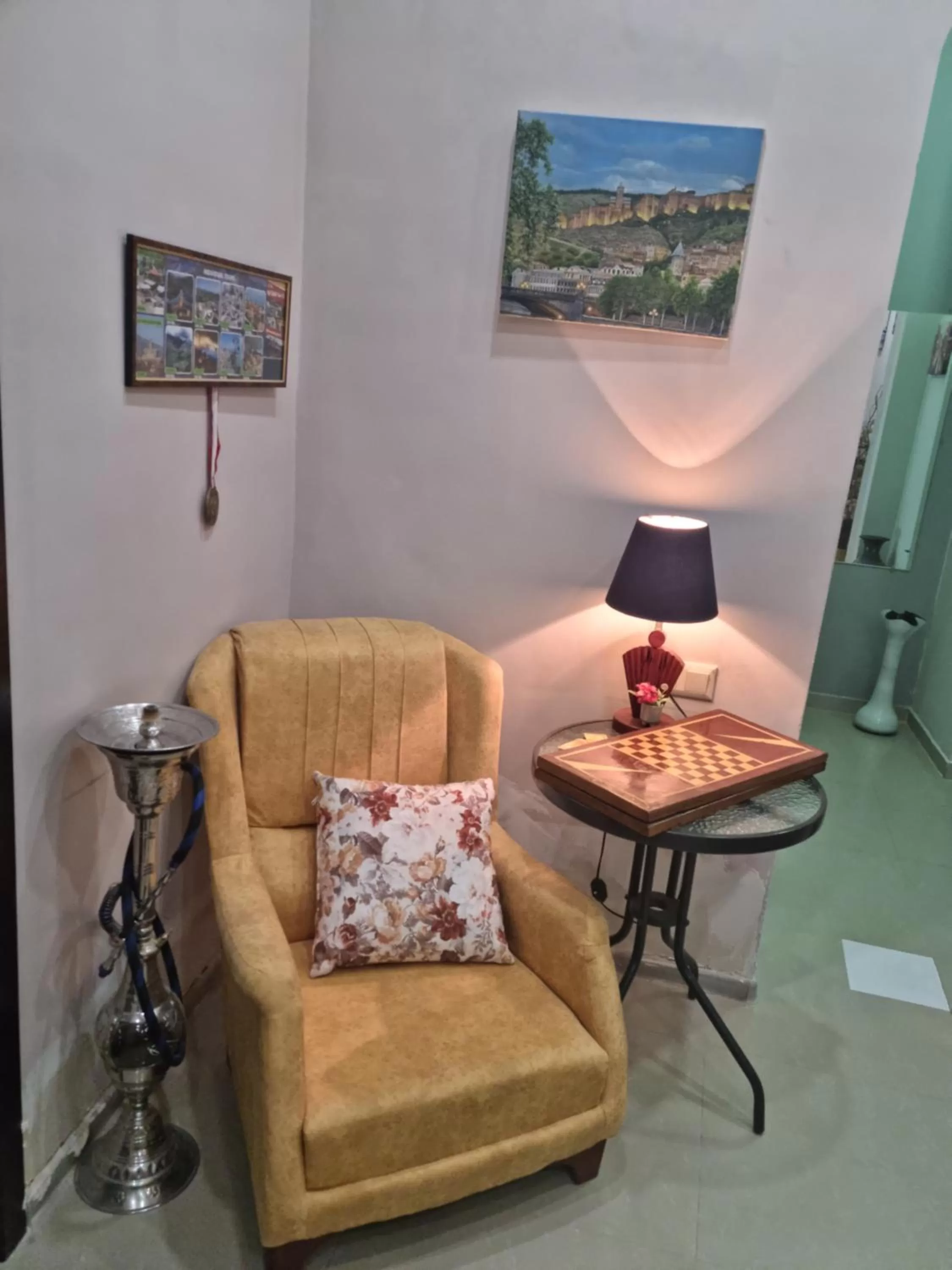 Seating Area in Shatell