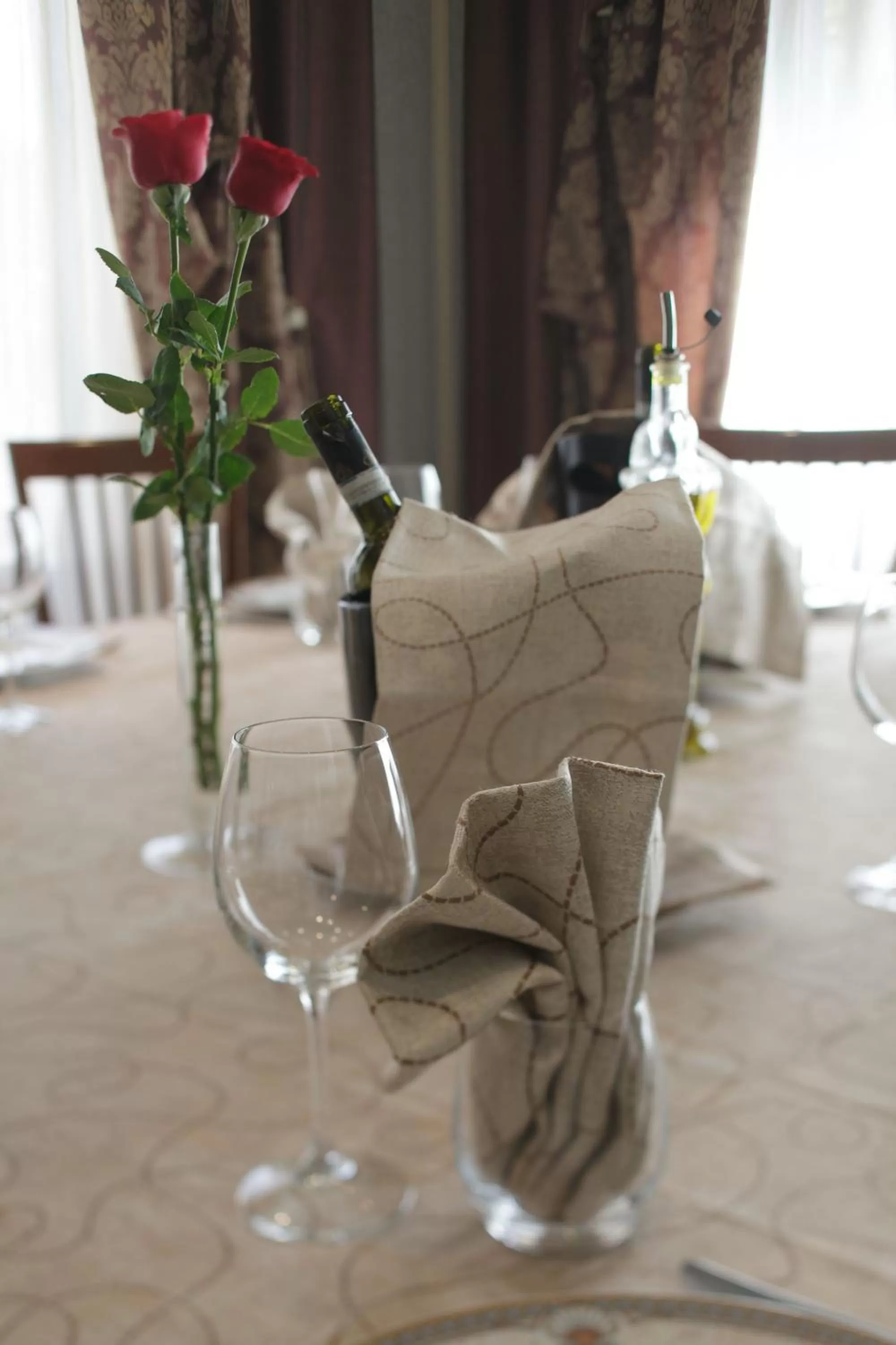 Restaurant/places to eat in Astor Hotel Vintage