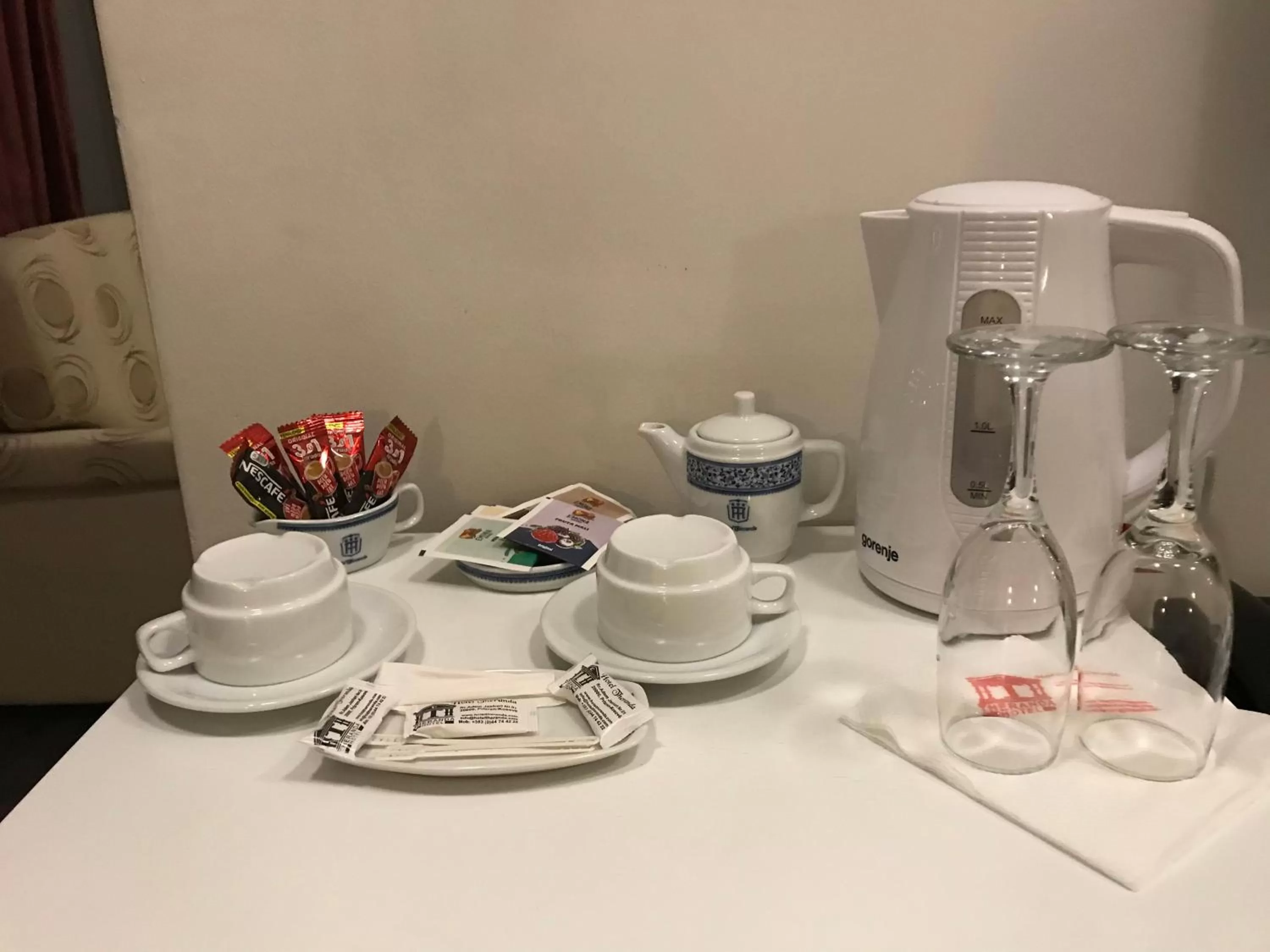 Coffee/tea facilities in Theranda Hotel