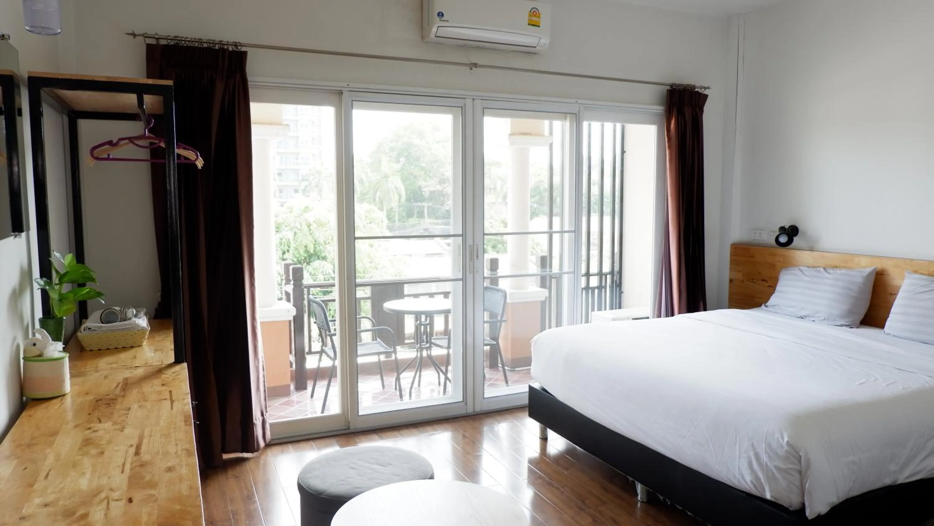 Bedroom, Bed in Daizy House