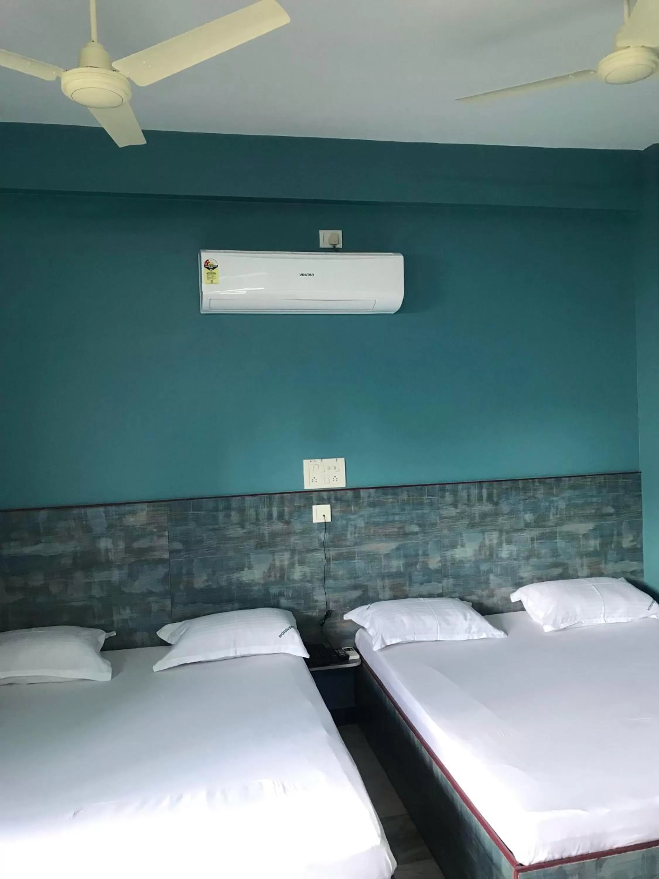 Property building, Bed in SM MANSION near Harbour & High court